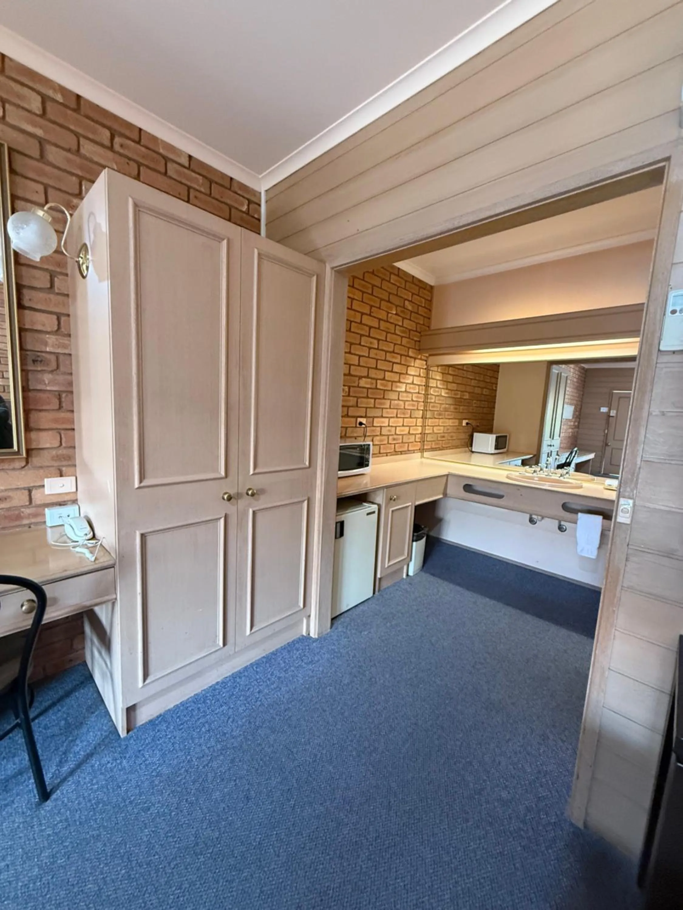 Queen Room with Single Bed - Non-Smoking in Quality Inn Colonial