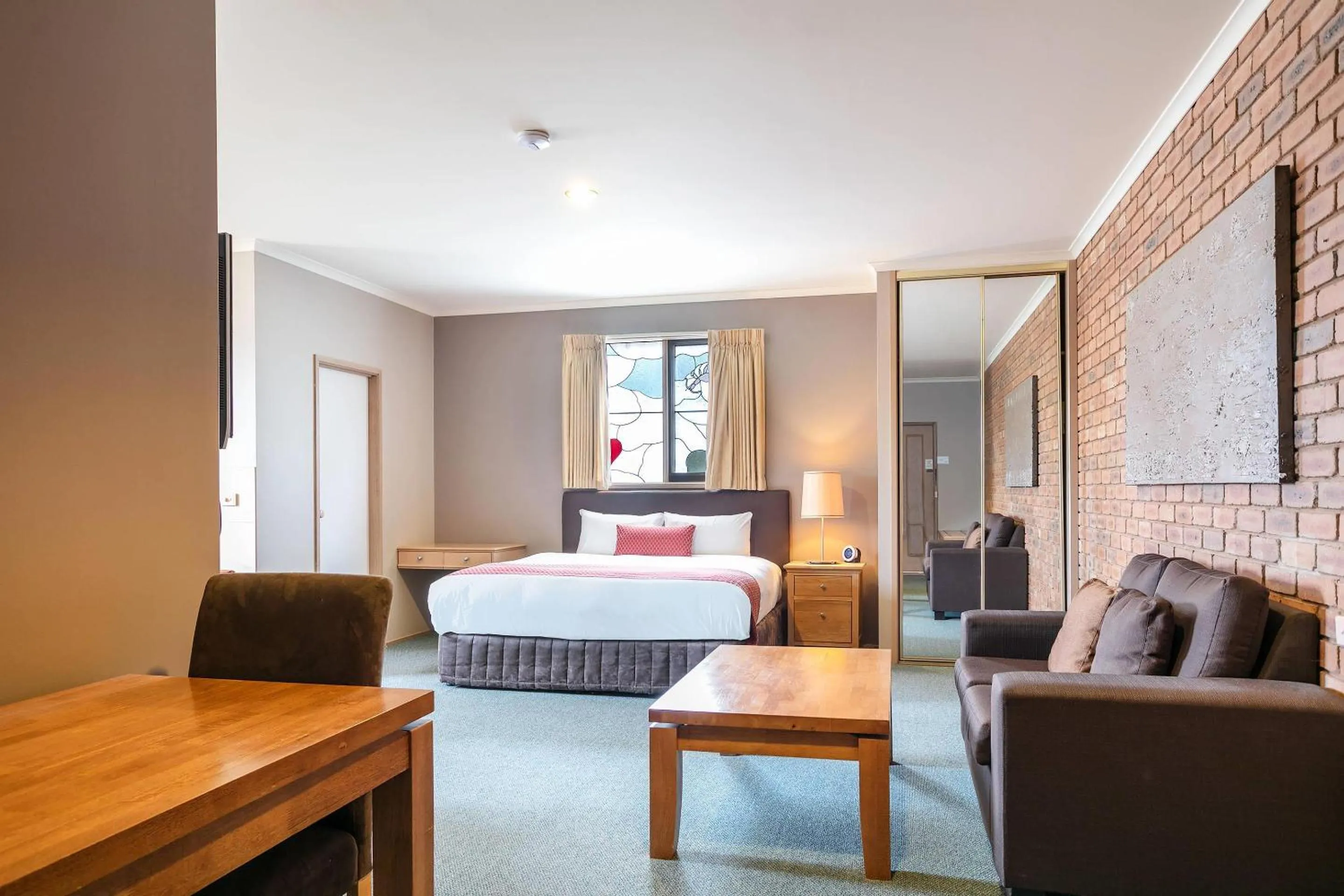 Standard Room with One Double and Two Single Beds - Non-Smoking in Quality Inn Colonial