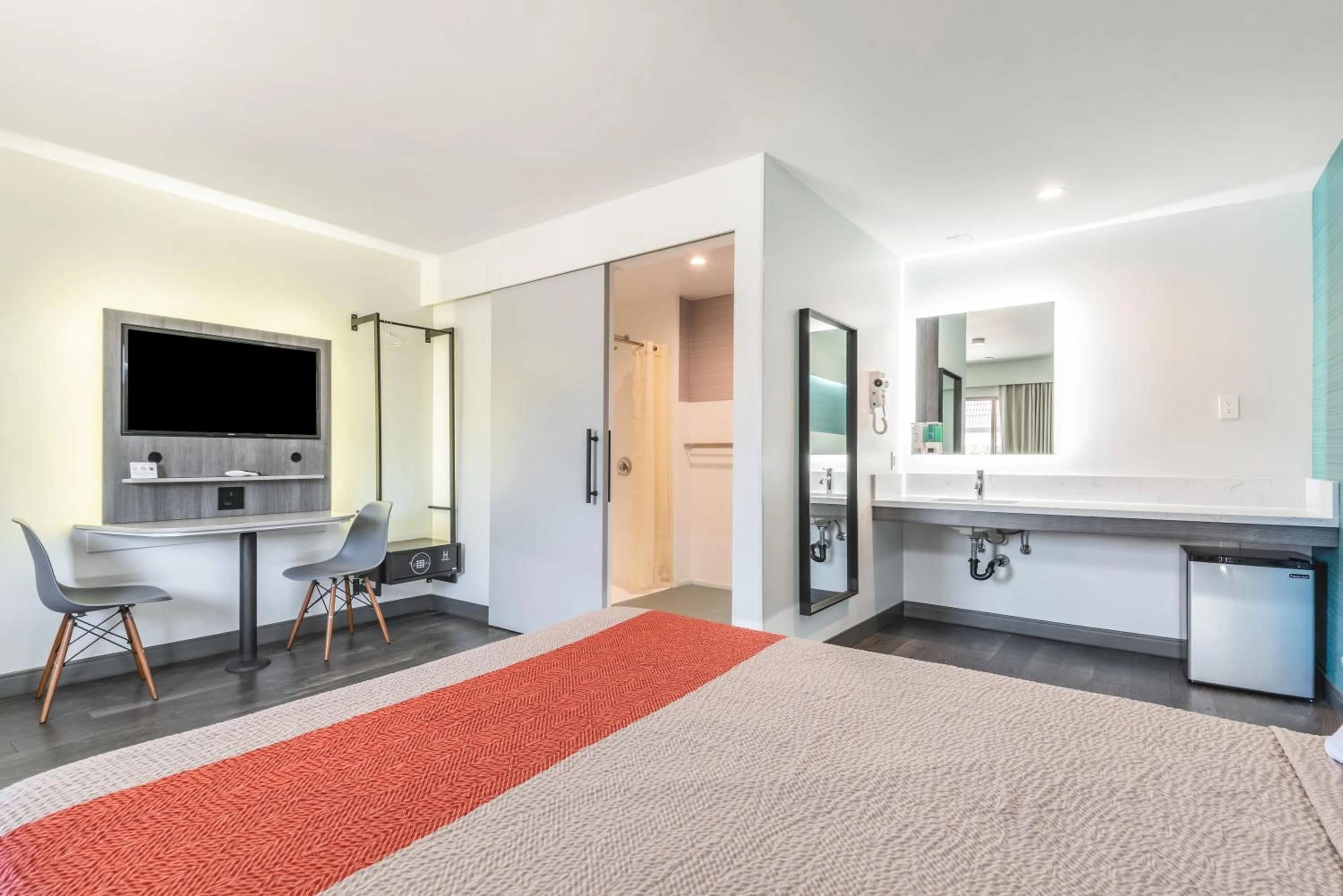 King Room - single occupancy - Disability Access in Solo Motel Broadway