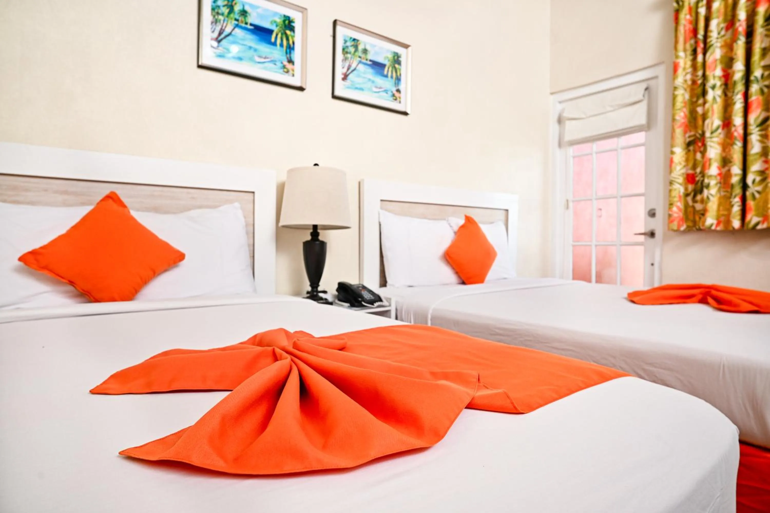 Queen Room in Melbourne Inn