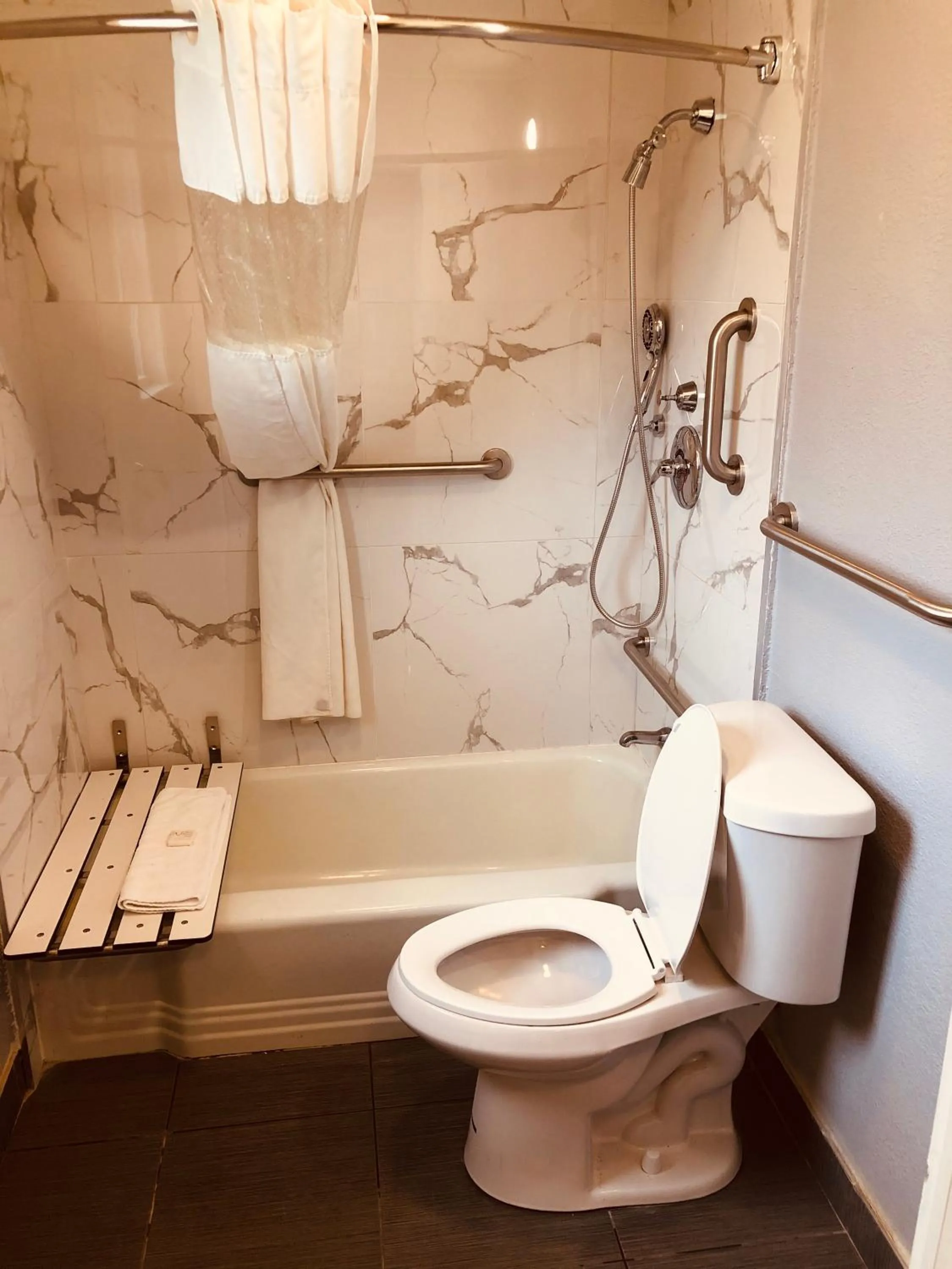 King Room - Disability Access in Berkshire Inn