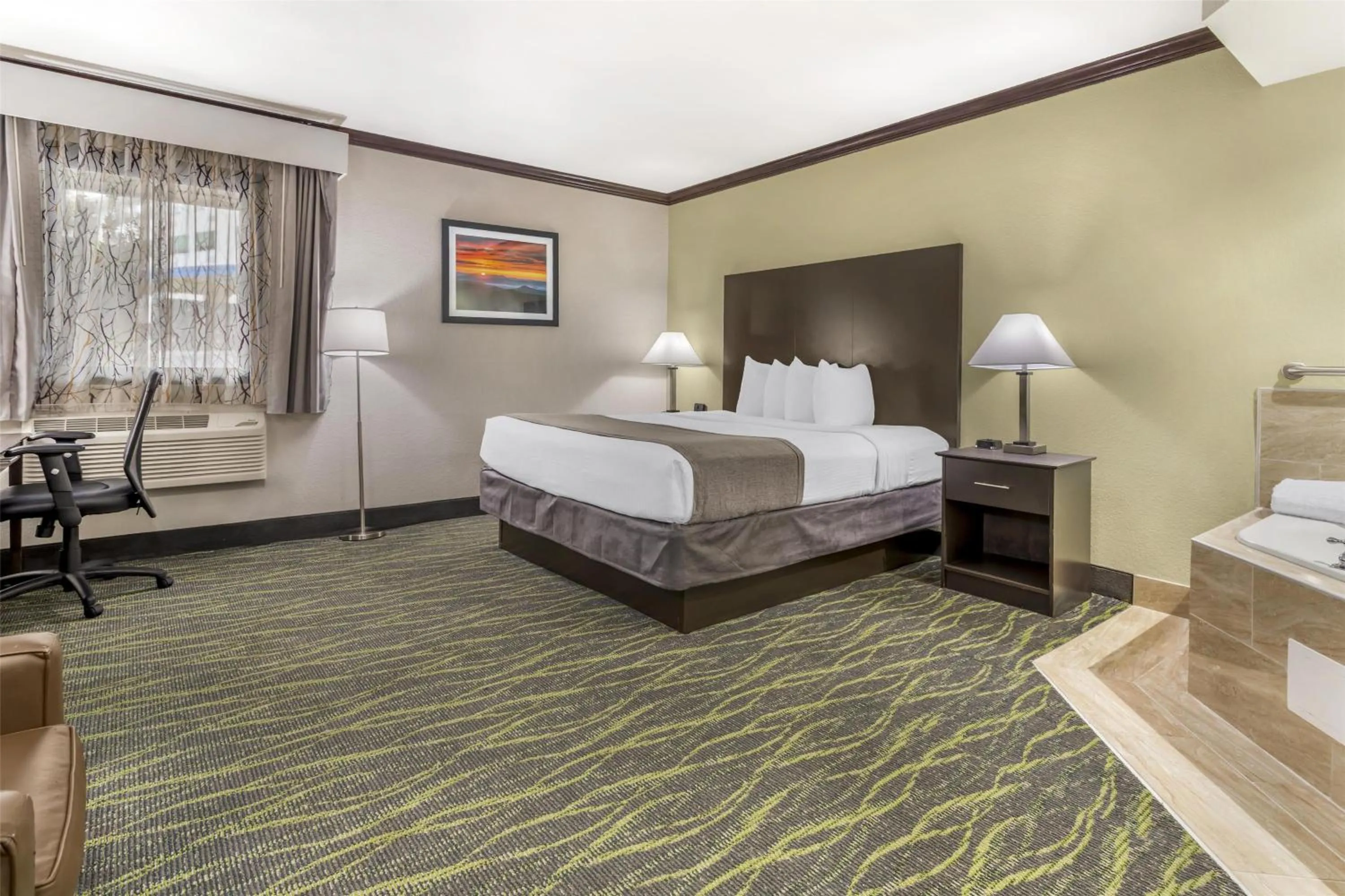 King Room with Jetted Tub - Non-Smoking in Best Western Asheville-Blue Ridge Parkway