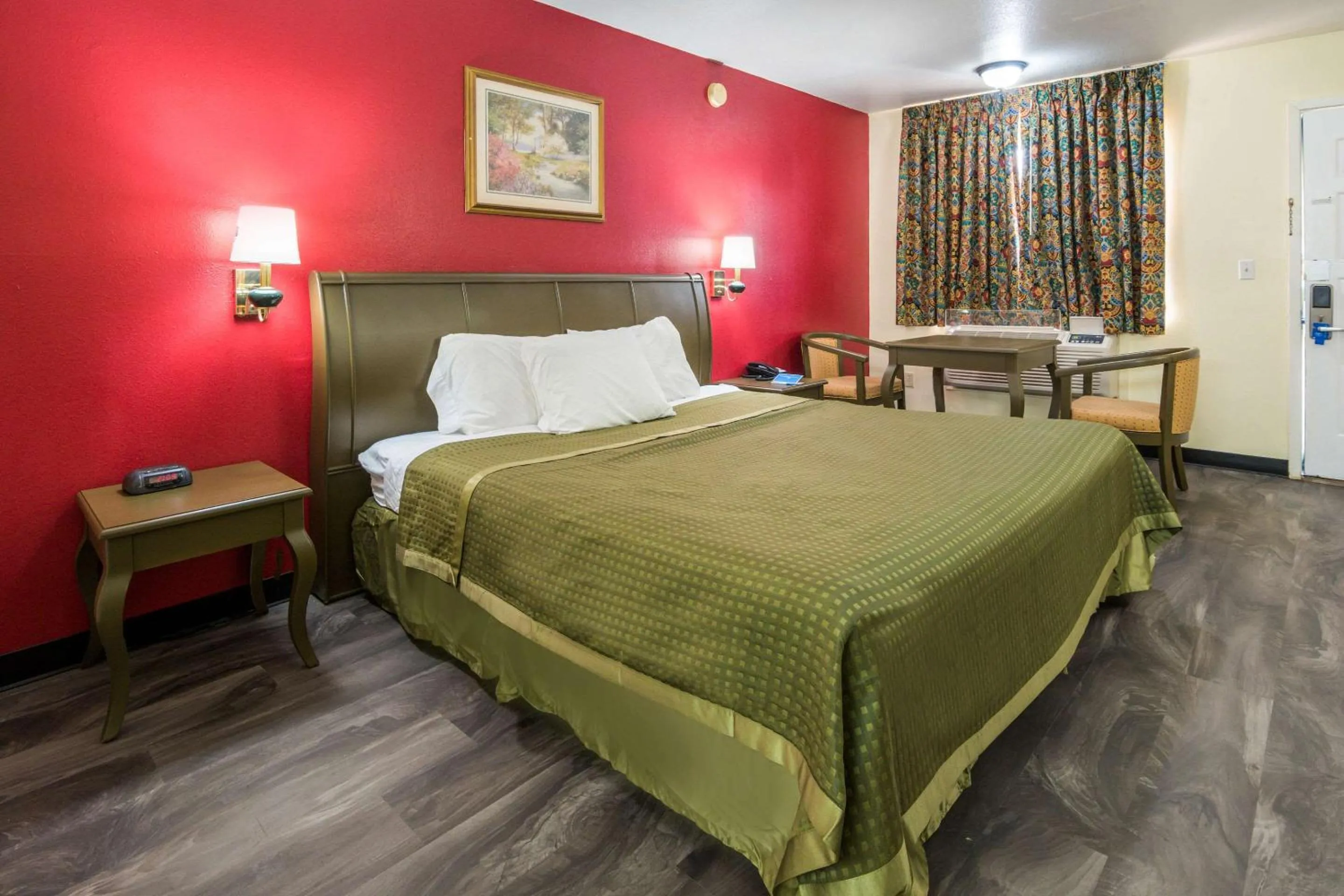 Standard King Room - Non Smoking in Rodeway Inn Ranger I-20