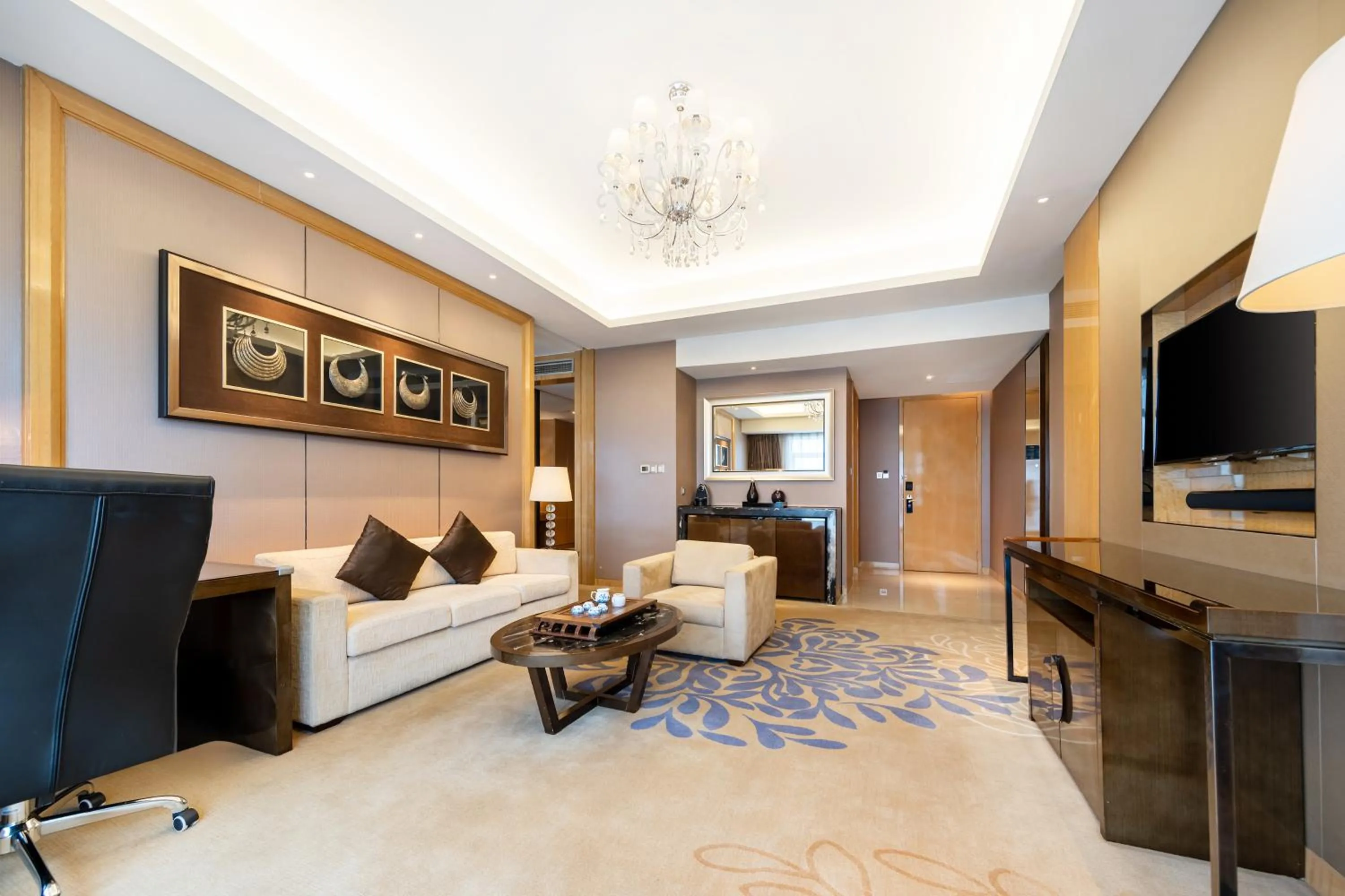 Executive Suite with Access to the Executive Lounge in Wanda Realm Langfang