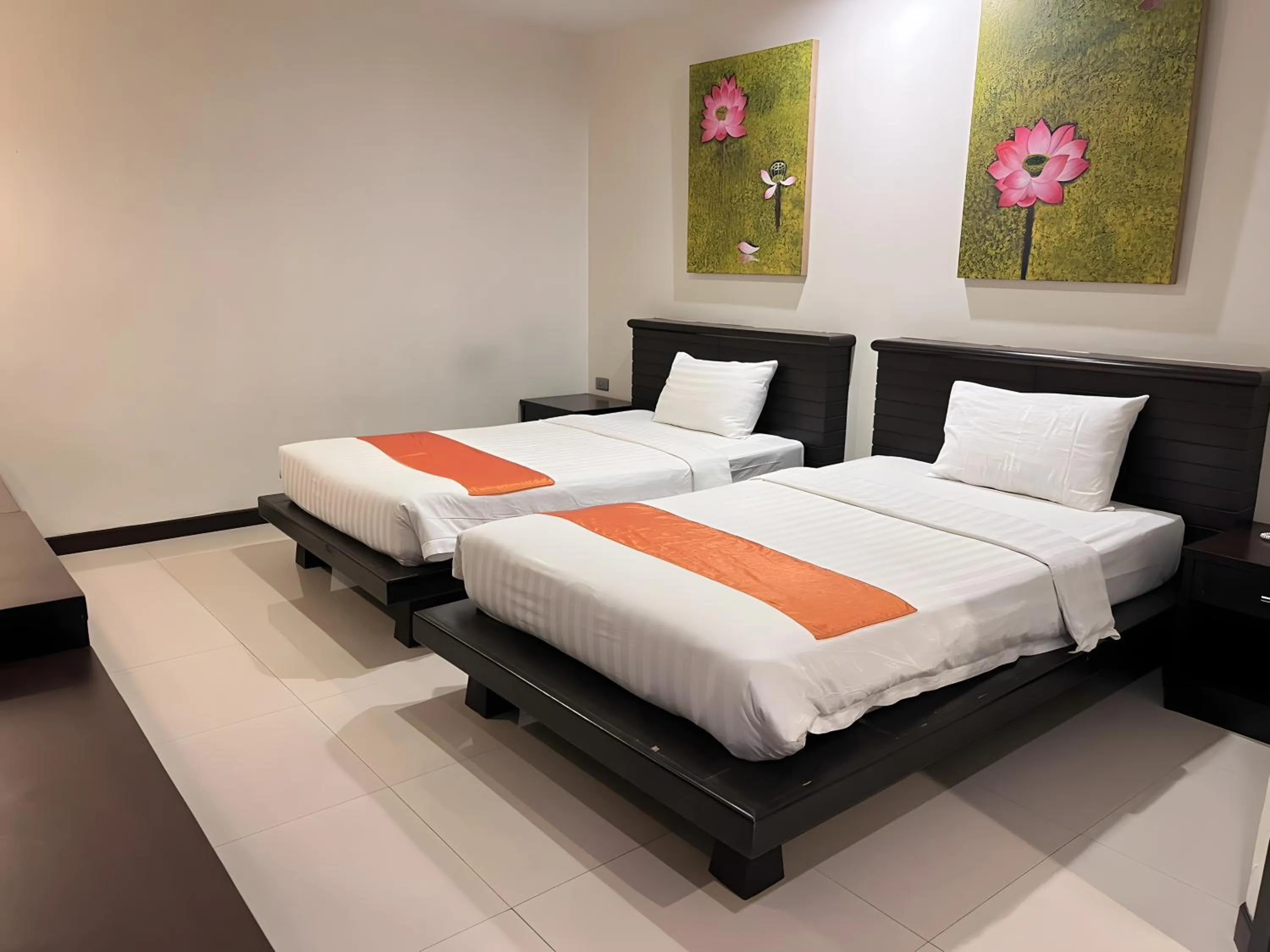 Standard Twin Room - No window in Lub Sbuy Hostel