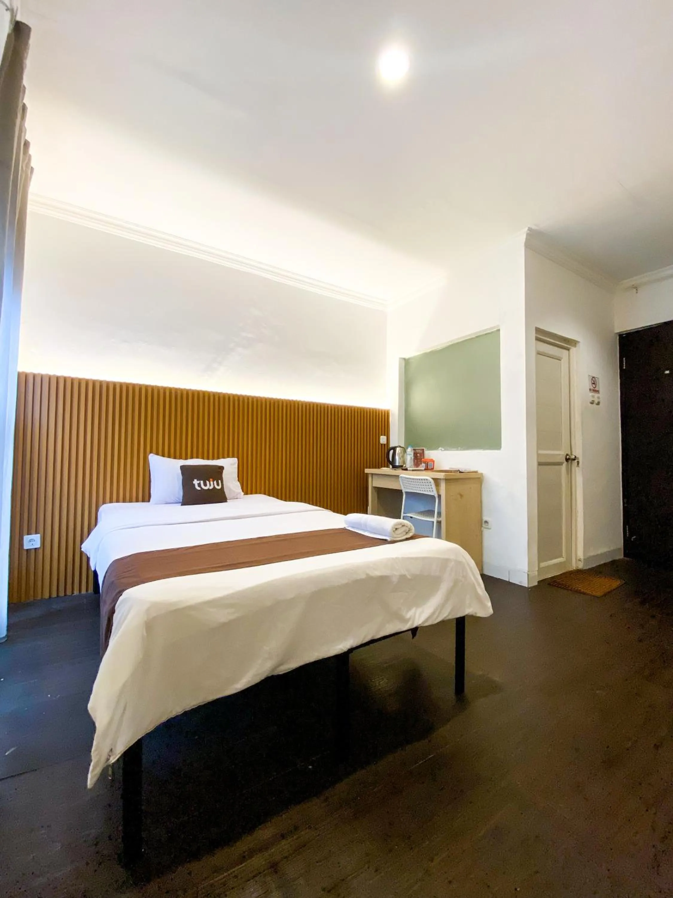 Superior Single Room in Tuju Abuserin Syariah