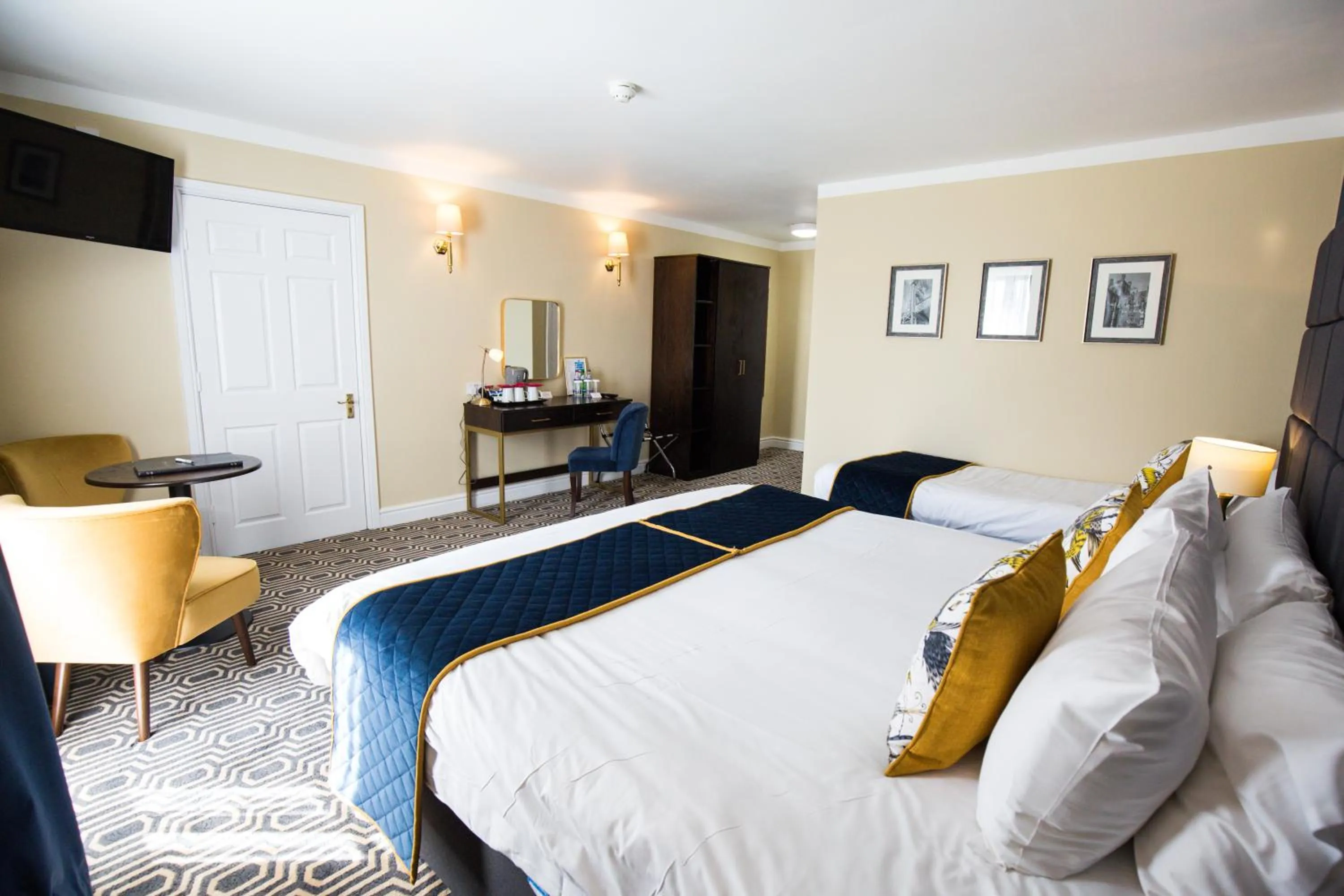 Family triple room in Rossett Hall Hotel