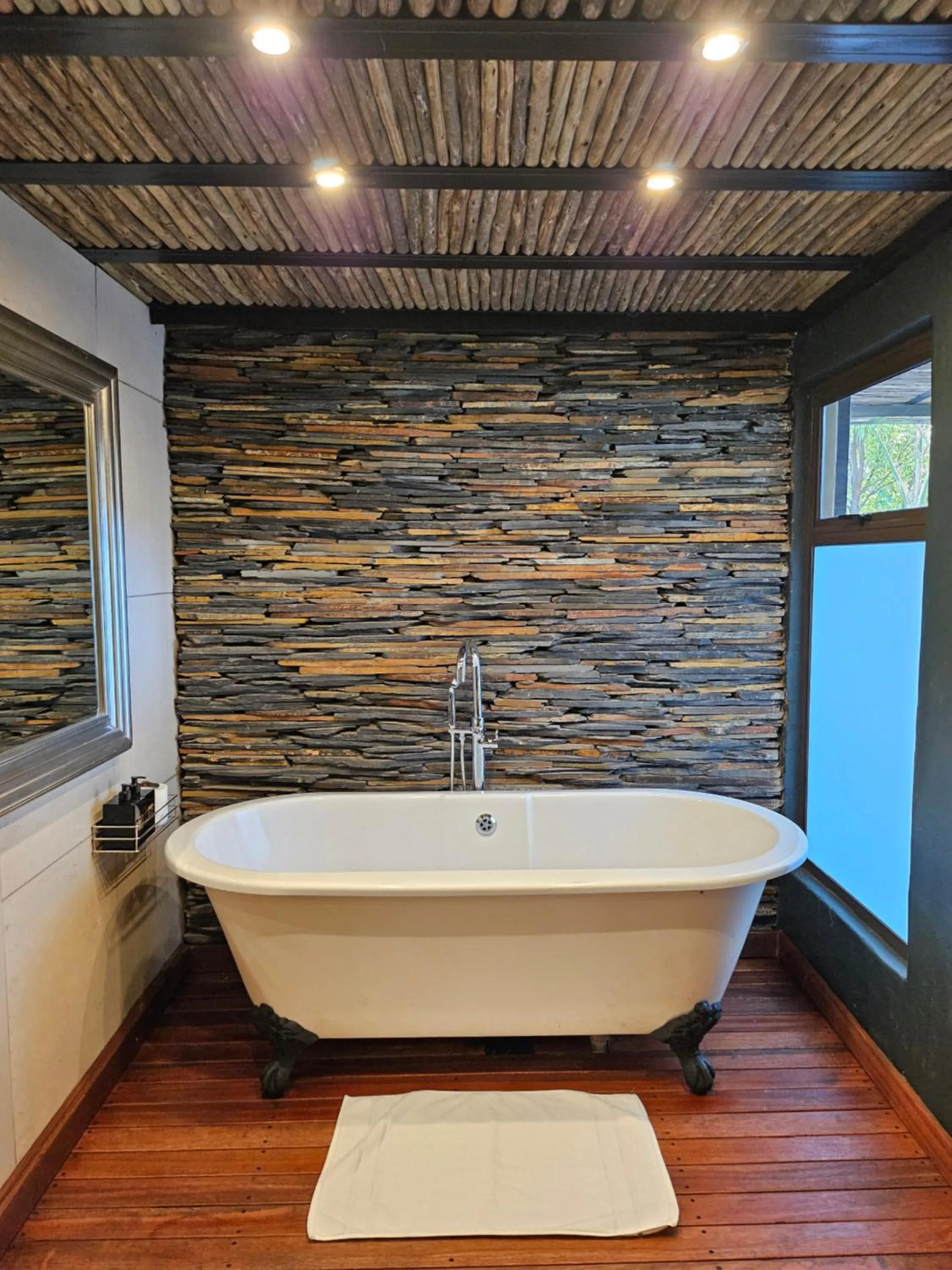 Suite with Hot Tub in The Residence