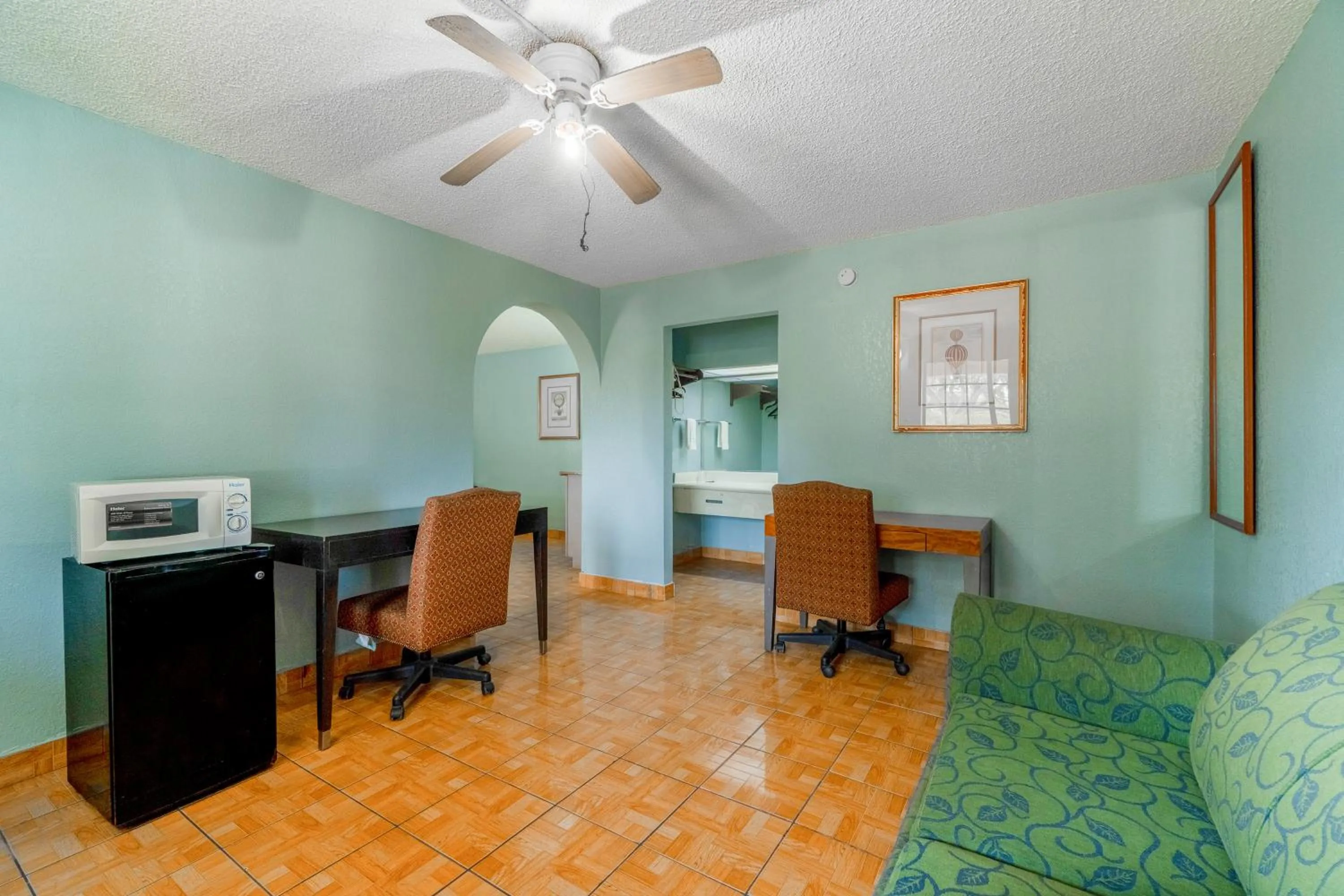 2 Full Beds Non-Smoking in Lone Star Inn & Suites by OYO Harlingen TX