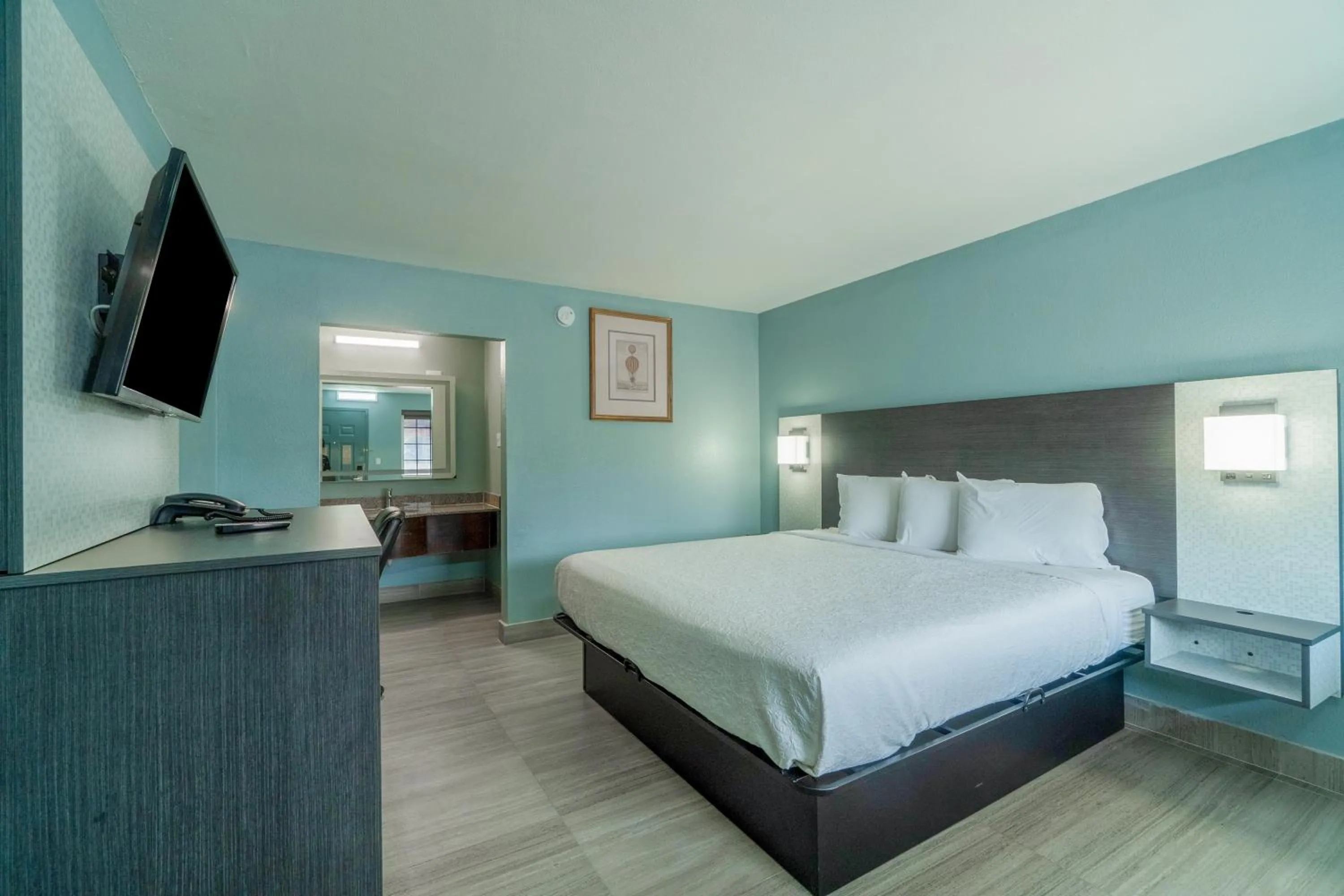 King Bed Non-Smoking in Lone Star Inn & Suites by OYO Harlingen TX