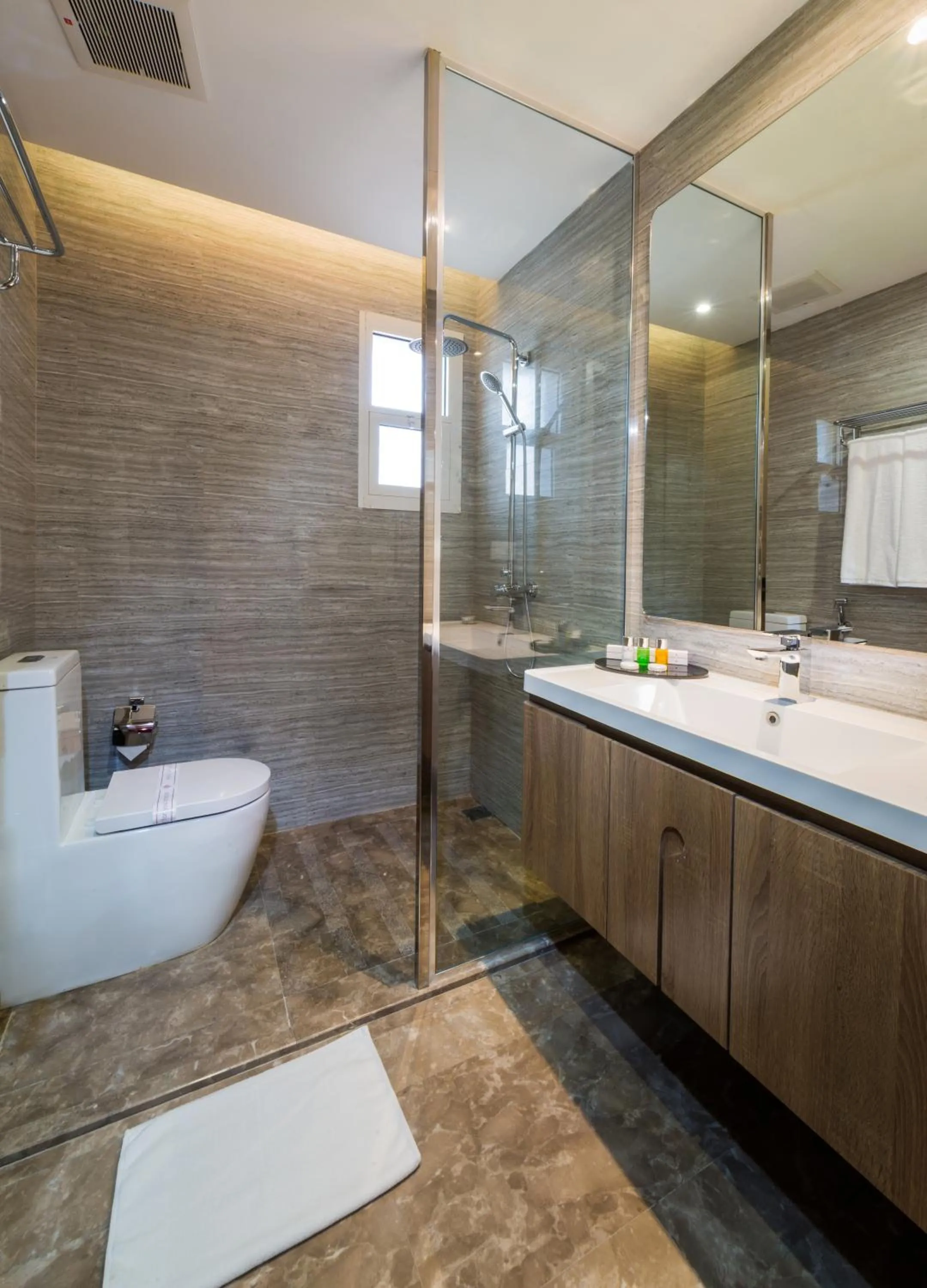 Standard King Room in Boudl Al Corniche