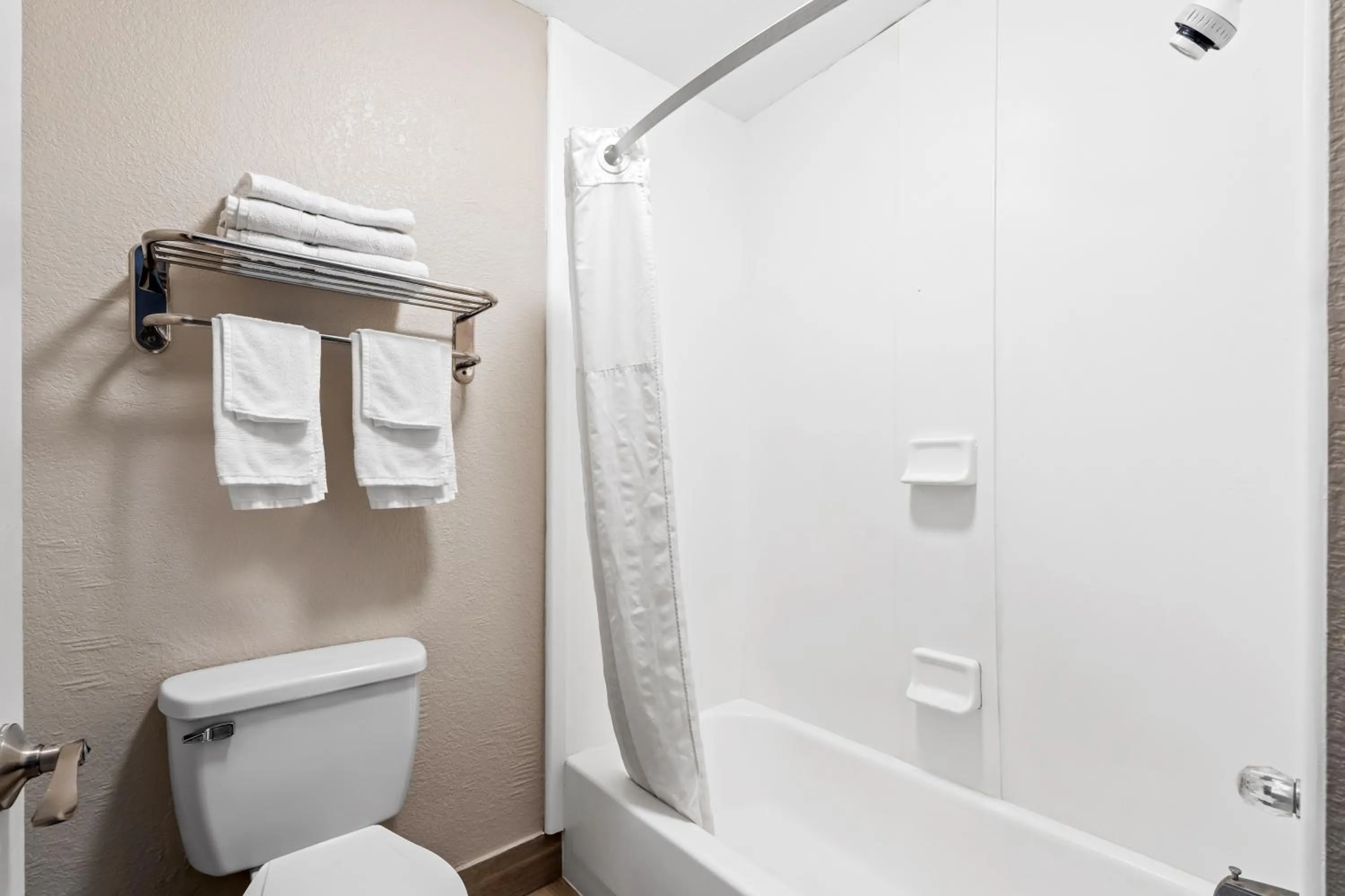 Standard King Room - Smoking in Days Inn by Wyndham Bainbridge