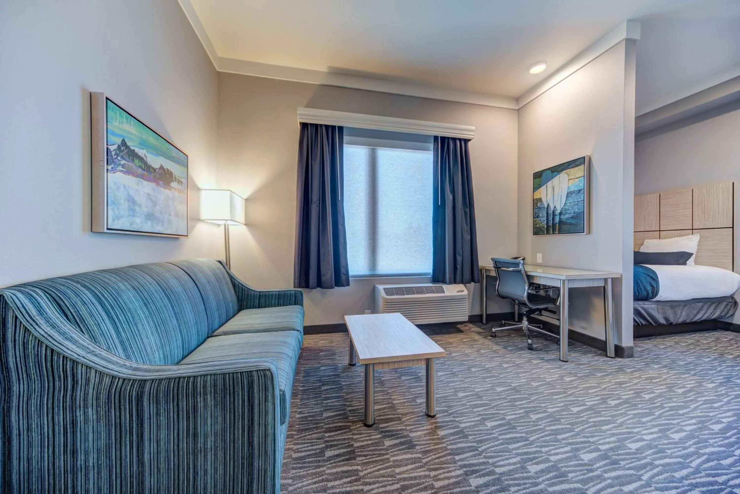 Queen Suite with Single Bed and Roll-In Shower - Fireplace/Mobility Access in Hotel Peppertree Bend, BW Premier Collection