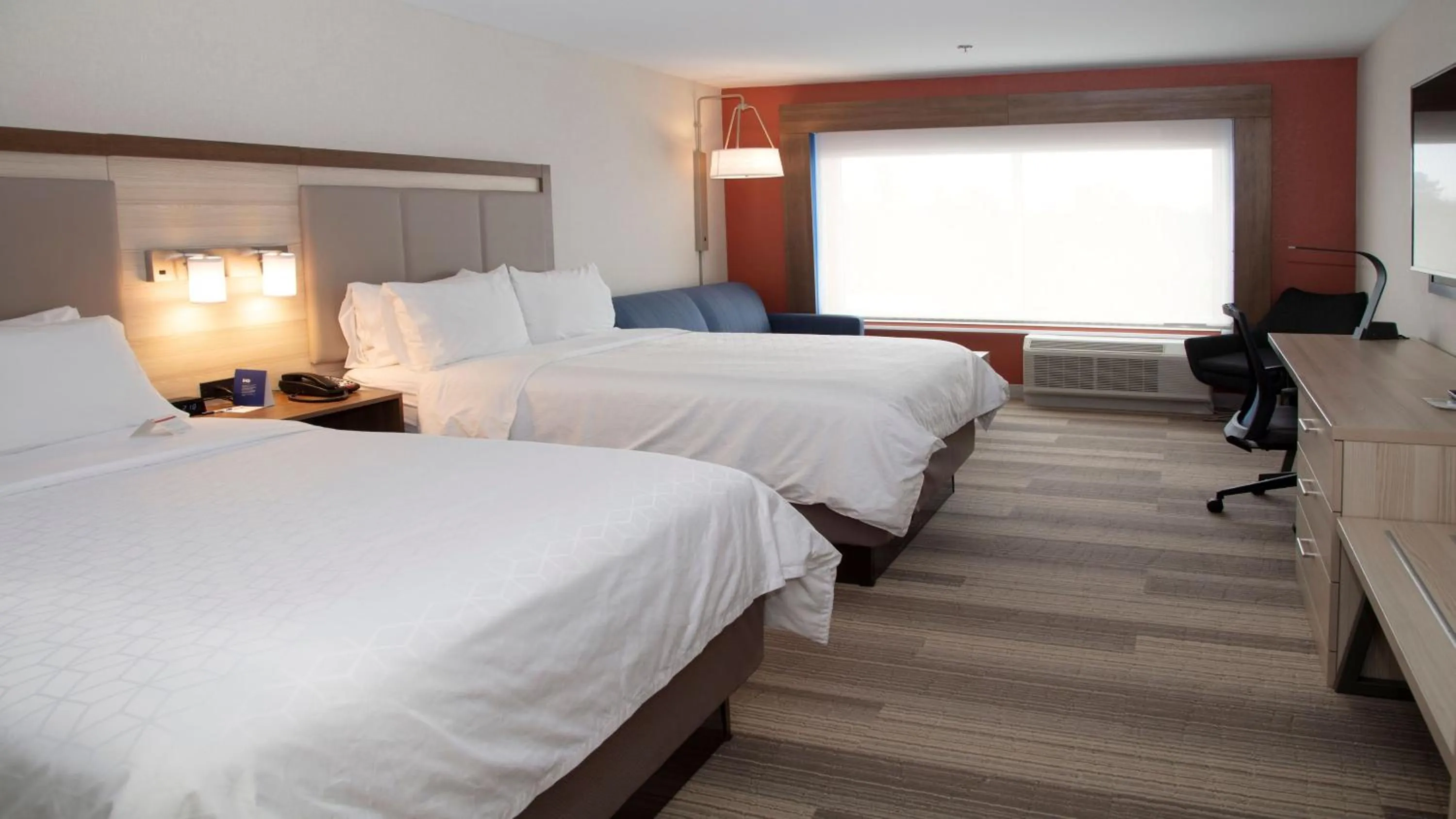 Queen Suite with Two Queen Beds in Holiday Inn Express & Suites - Marion by IHG
