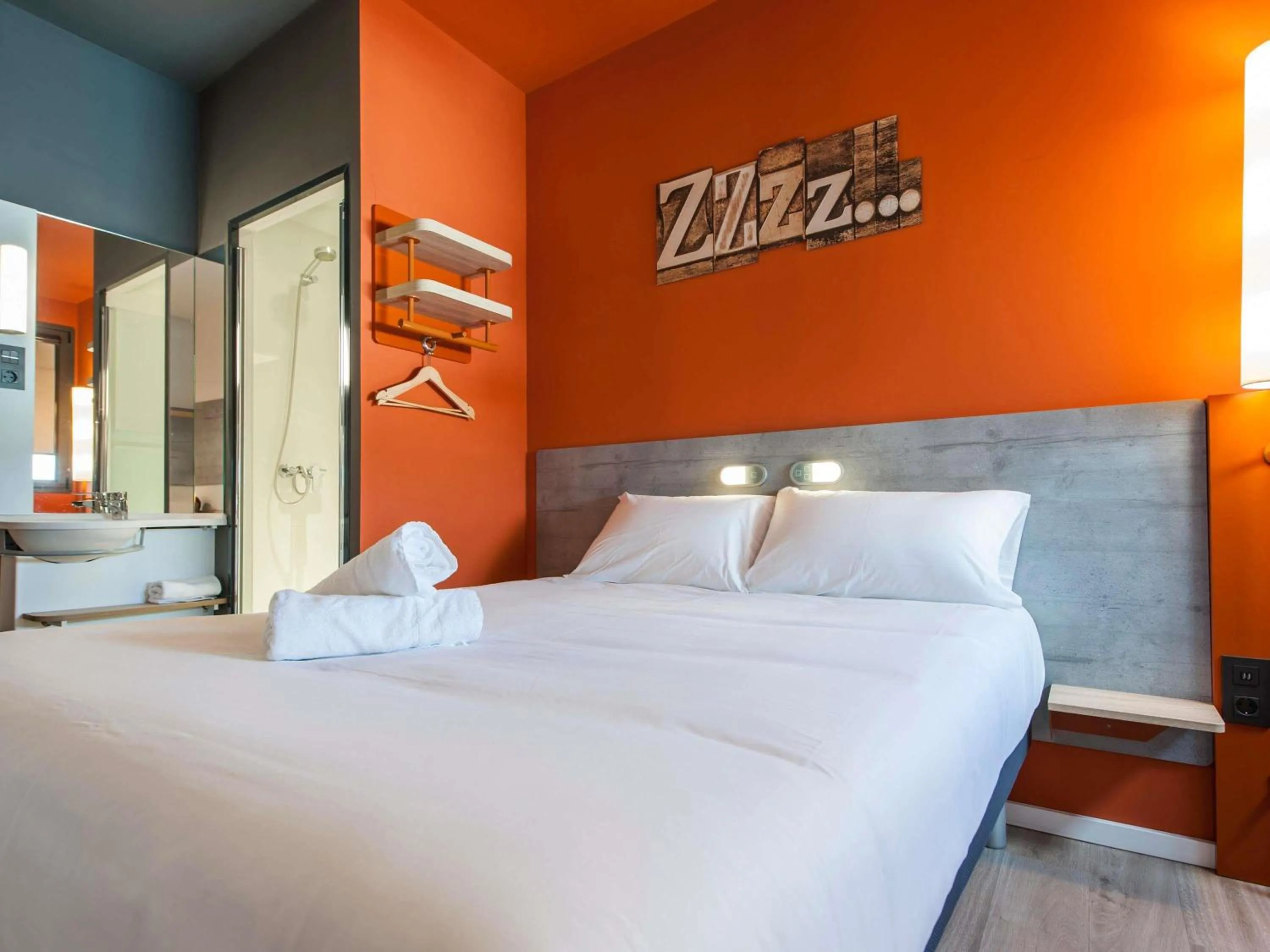 Standard Double Room in Ibis Budget Madrid Centro Lavapies