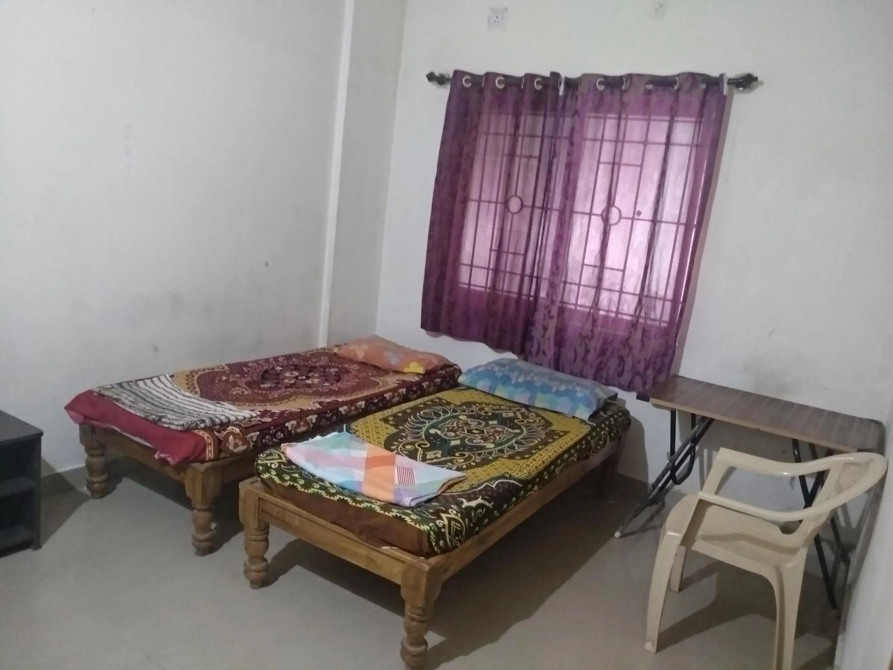 Double Room with Shared Bathroom - single occupancy in Professionals Pride PG