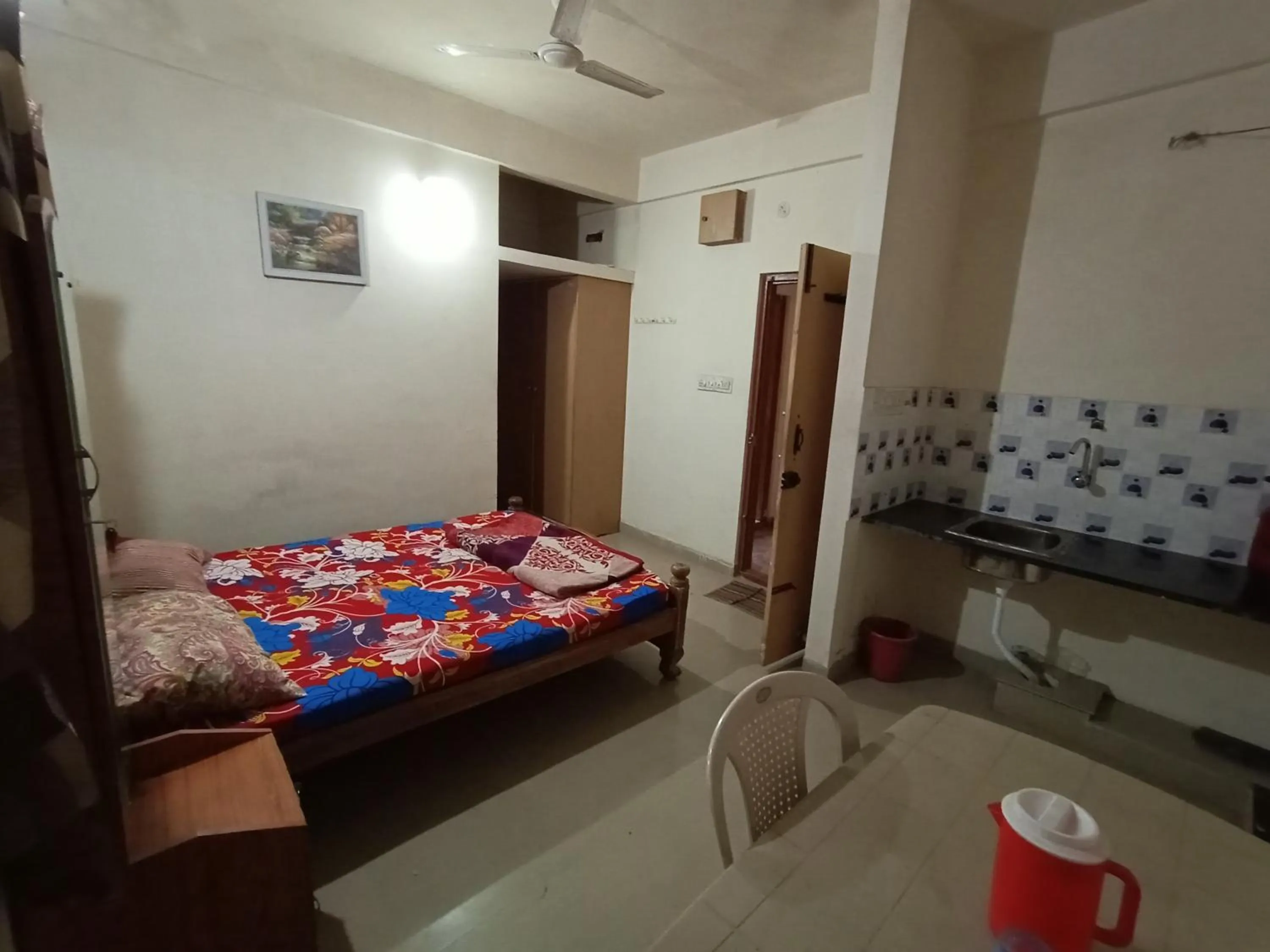 Queen Room - single occupancy in Professionals Pride PG