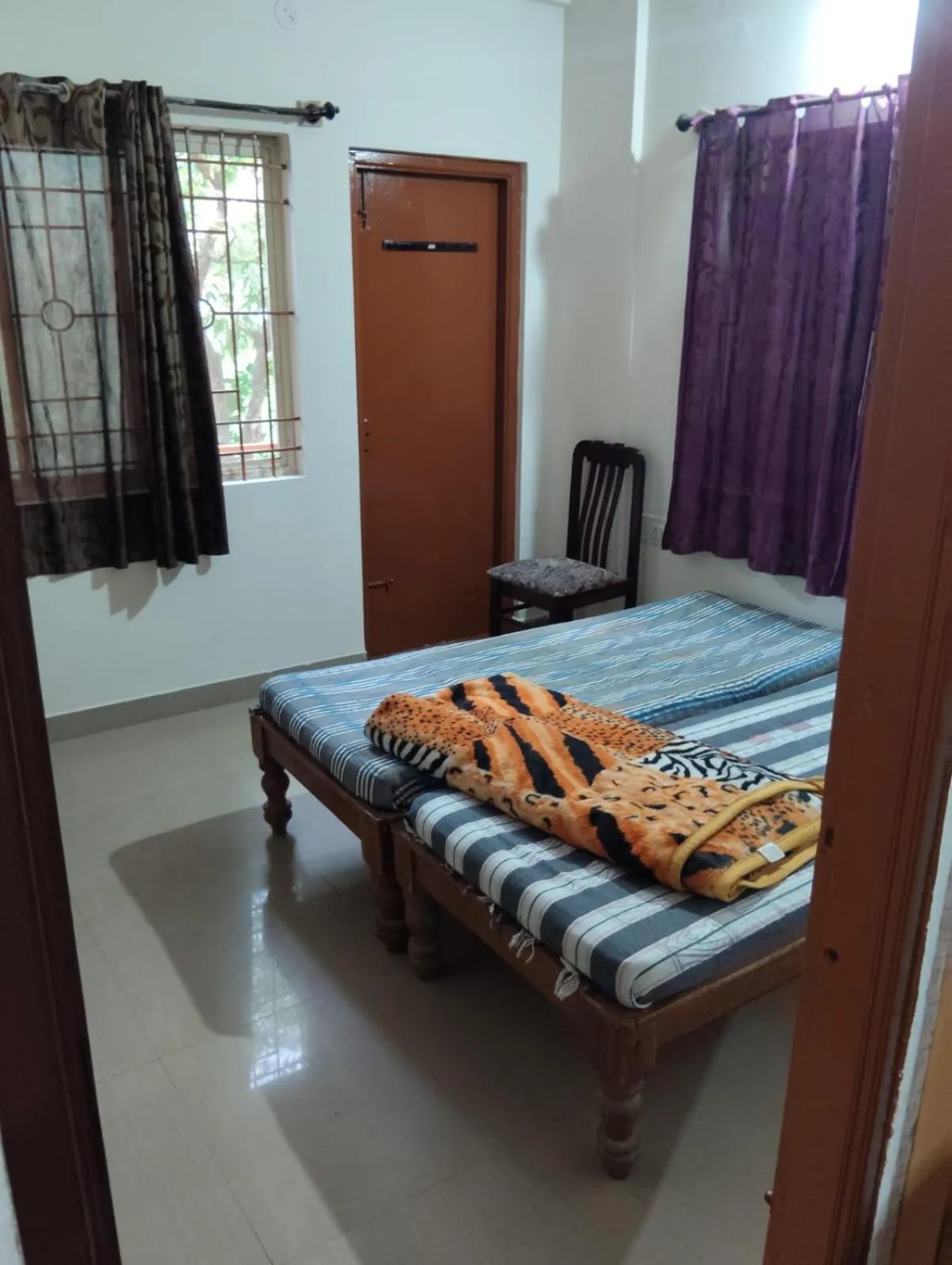 Twin Room with Private External Bathroom - single occupancy in Professionals Pride PG