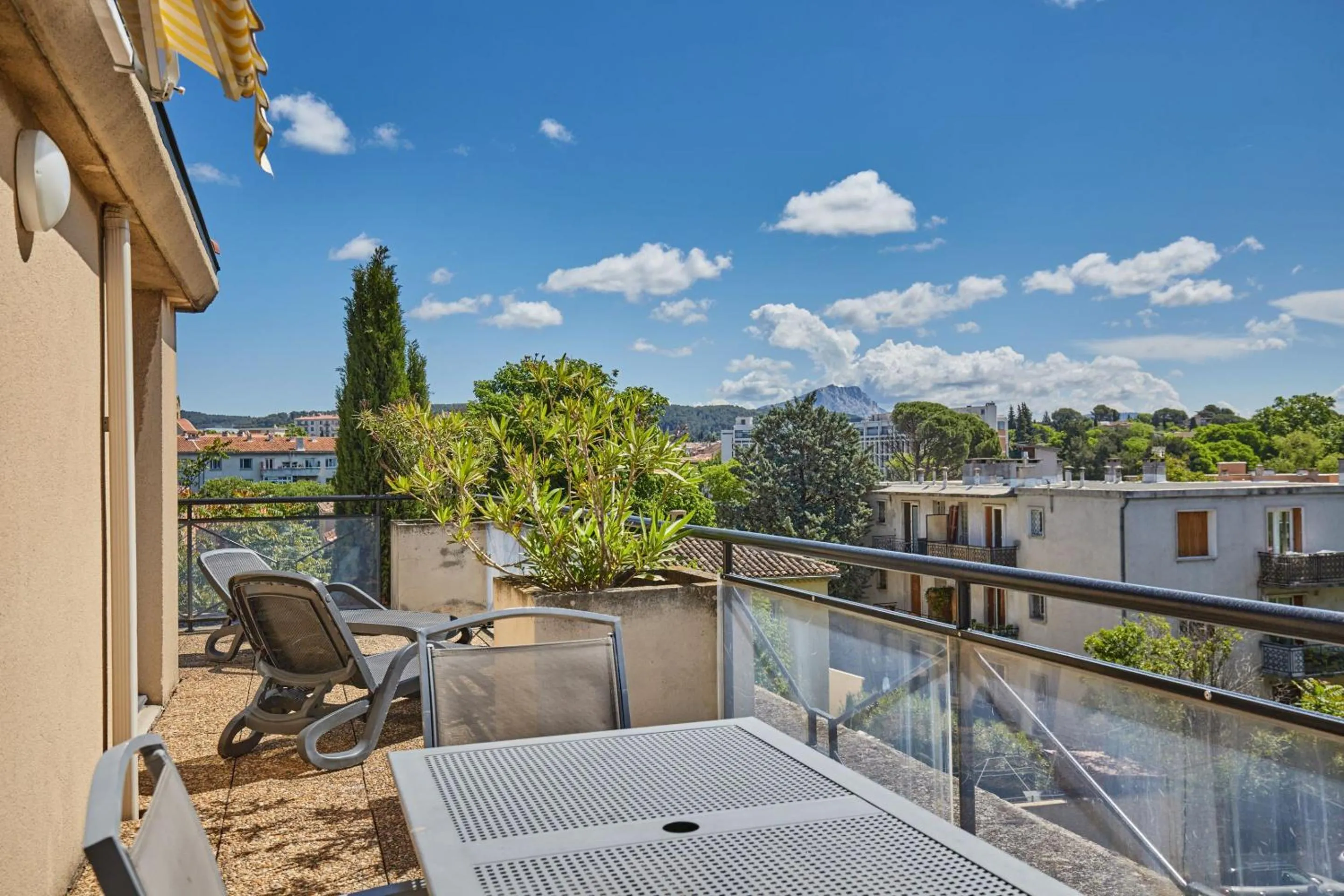 One-Bedroom Apartment with Terrace (4 Adults) in Appart Hotel Odalys City Aix en Provence Les Floridianes