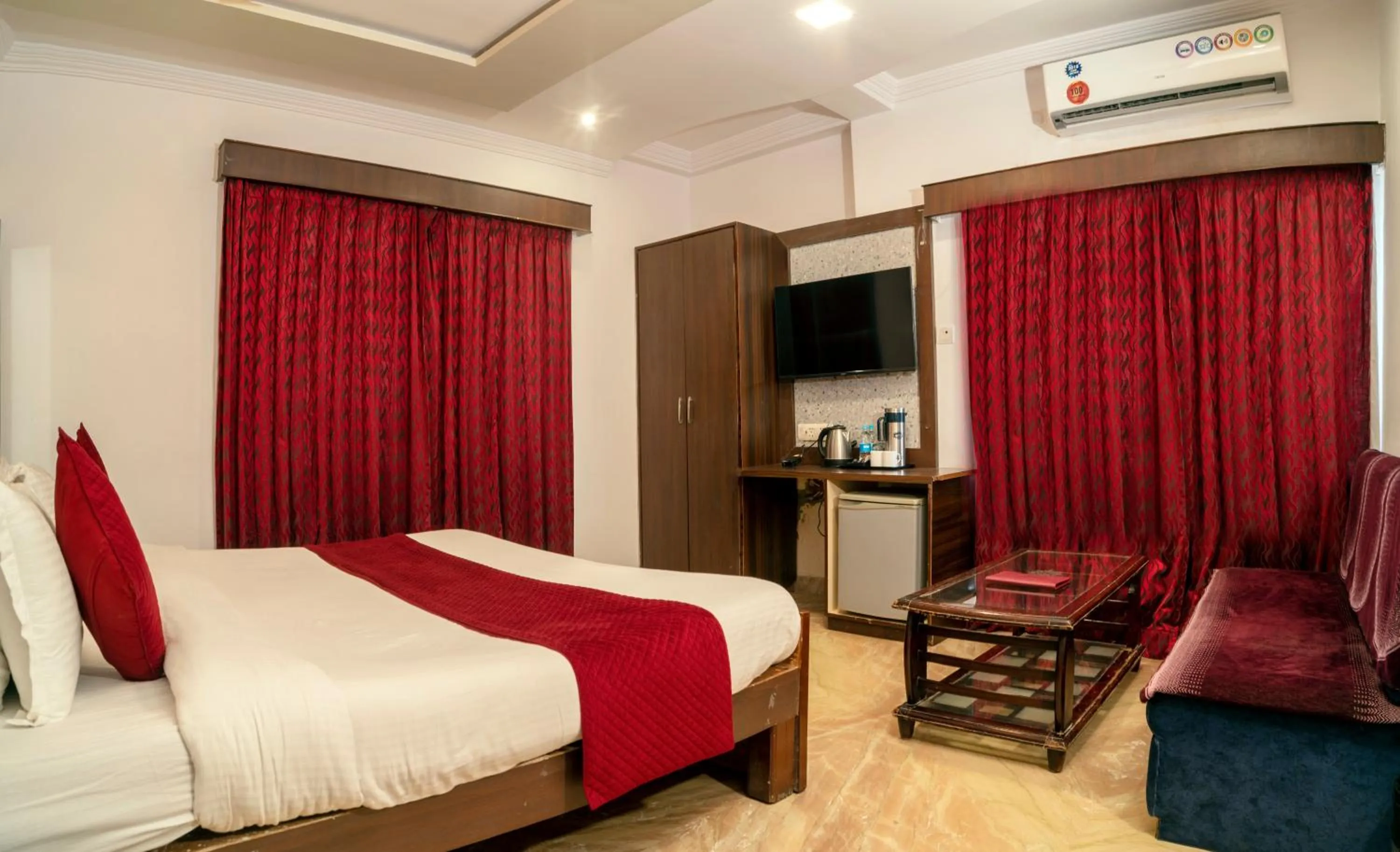 Deluxe Room in Florence Continental Udaipur