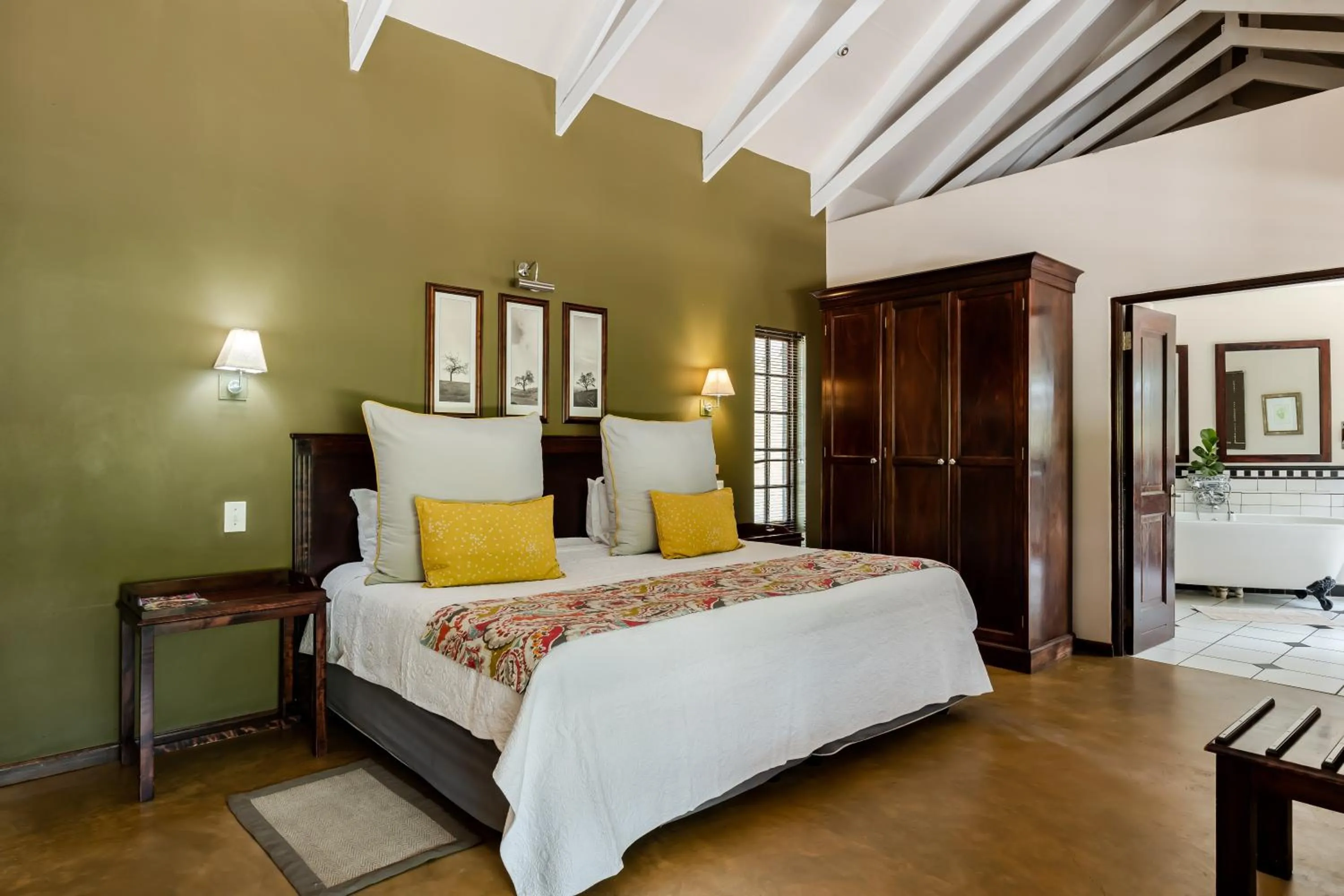 Family Suite - single occupancy in Perry's Bridge Hollow Boutique Hotel