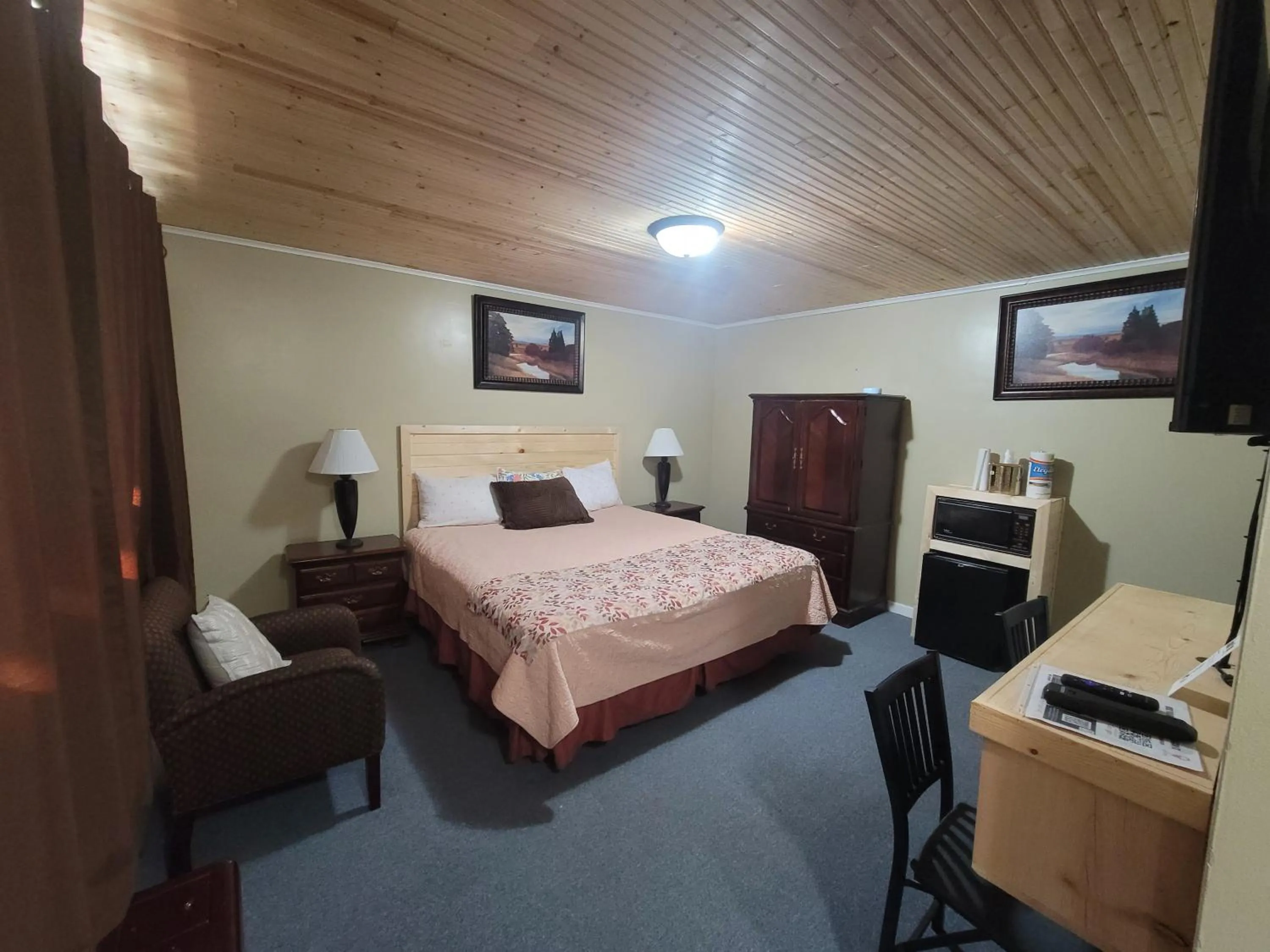 Deluxe King Suite in Fiesta City Motel
