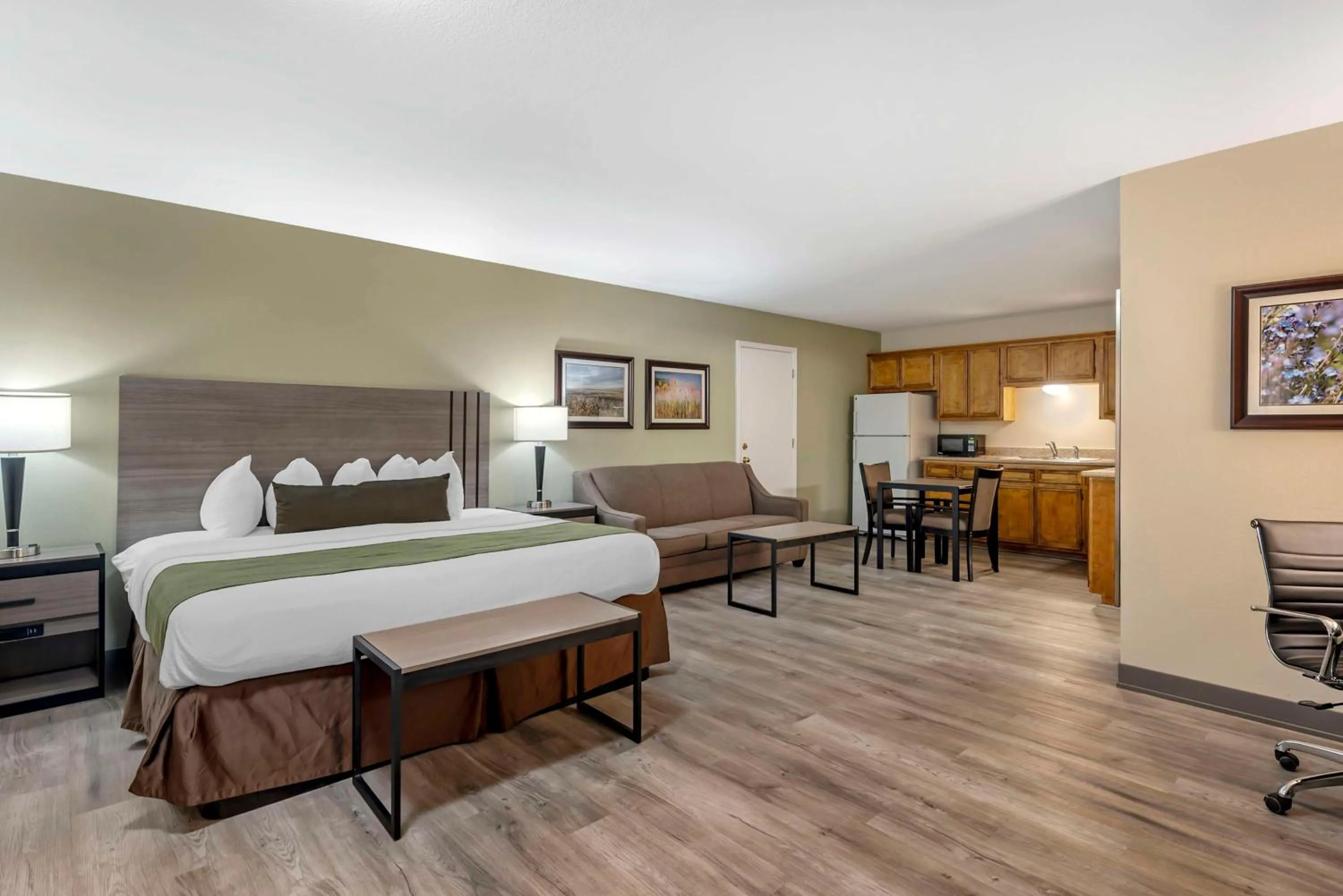 King Suite - Non Smoking in Best Western Inn of Brenham