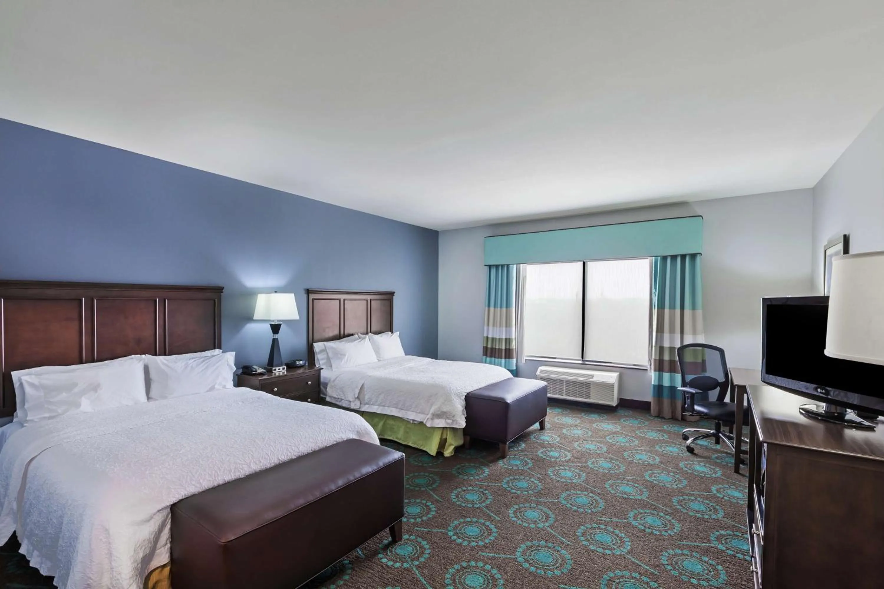 Queen Room with Two Queen Beds - Hearing Access/Non-Smoking in Hampton Inn & Suites Shreveport/Bossier City at Airline Drive
