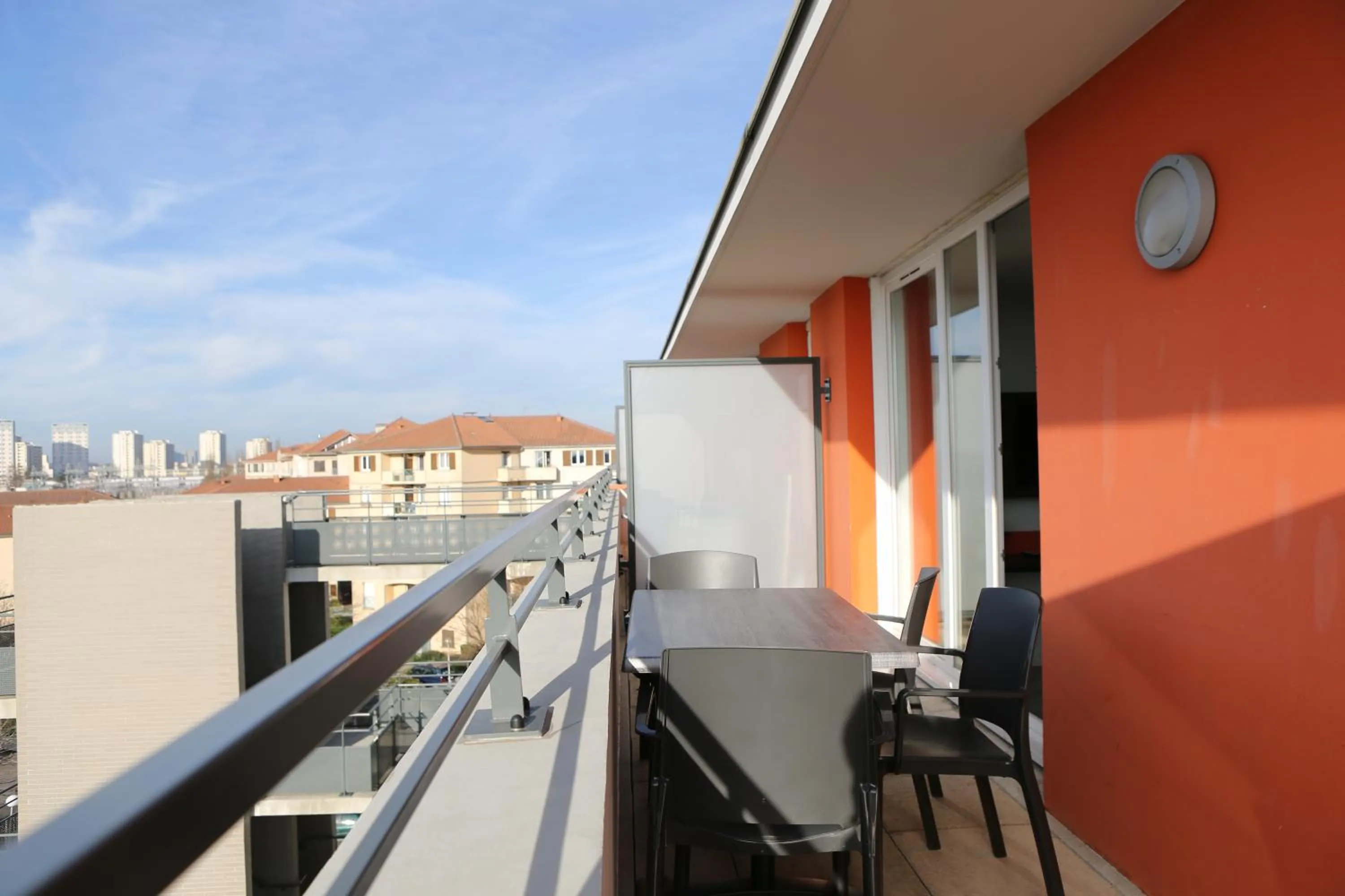 Studio Apartment with Balcony in Adonis Paris Sud