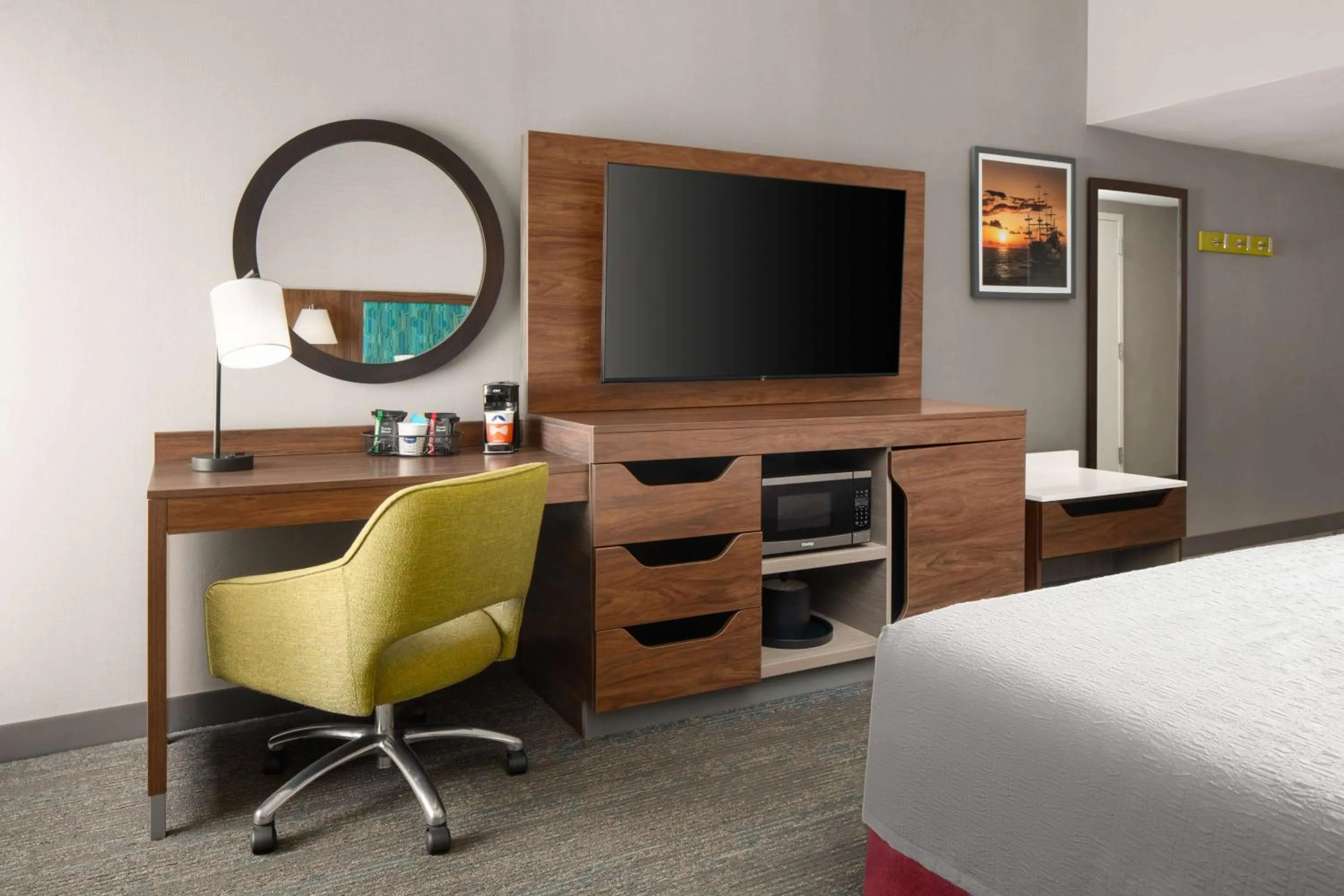 King Room - Disability Access/Non-Smoking in Hampton Inn Sturbridge