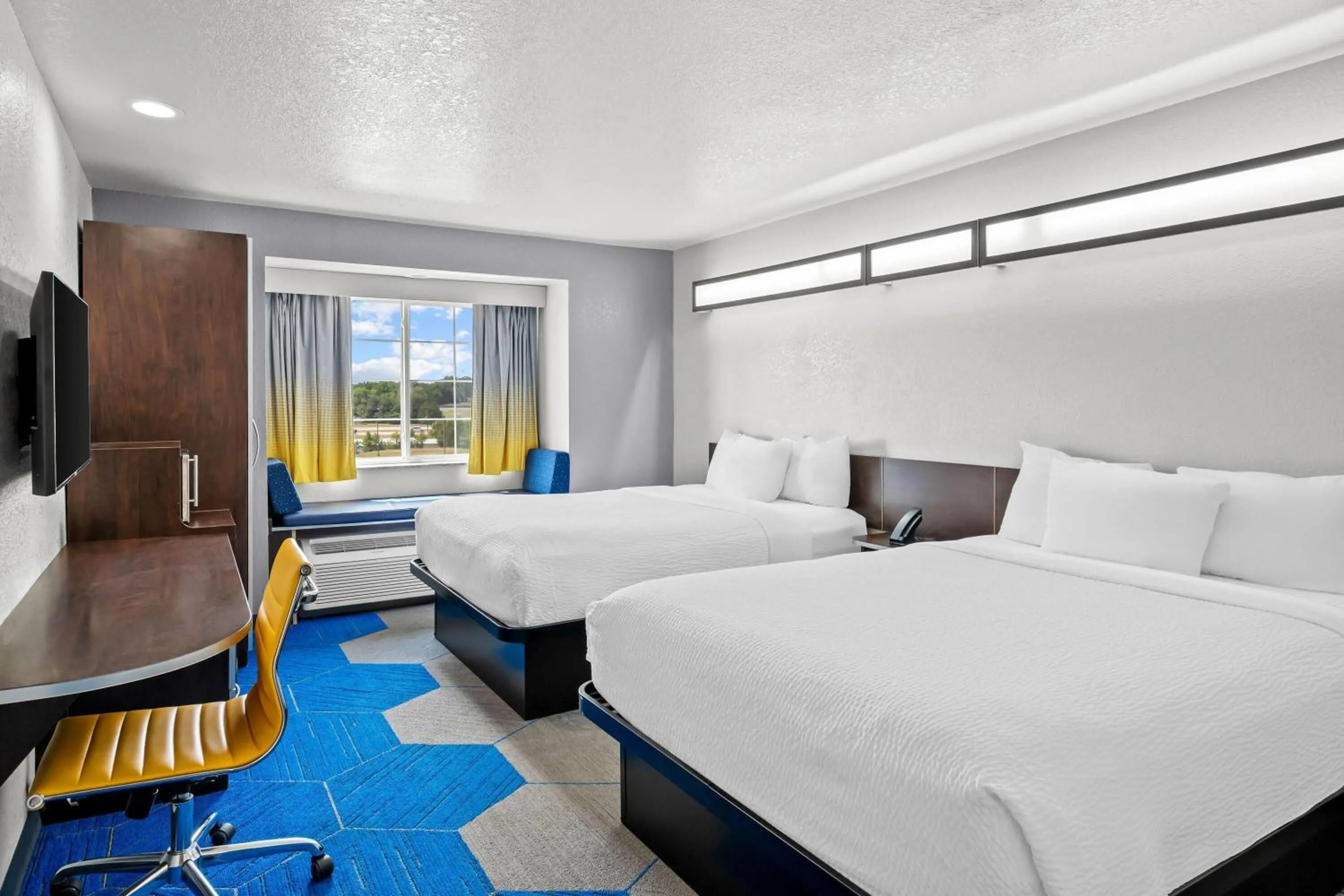 Queen Room with Two Queen Beds - Non-Smoking in Microtel Inn & Suites by Wyndham Searcy