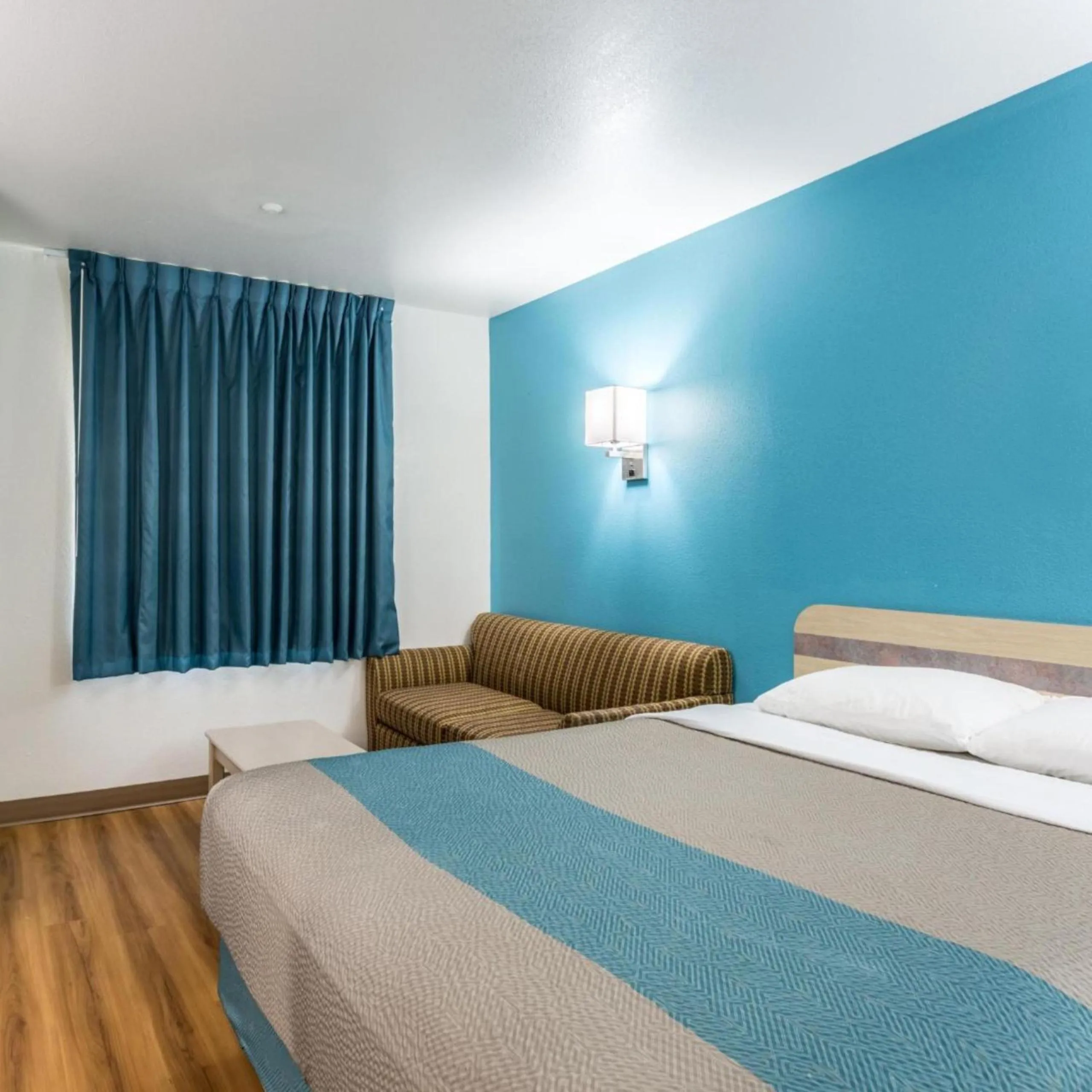 Queen Room - Disability Access - Smoking in Motel 6-Roswell, NM