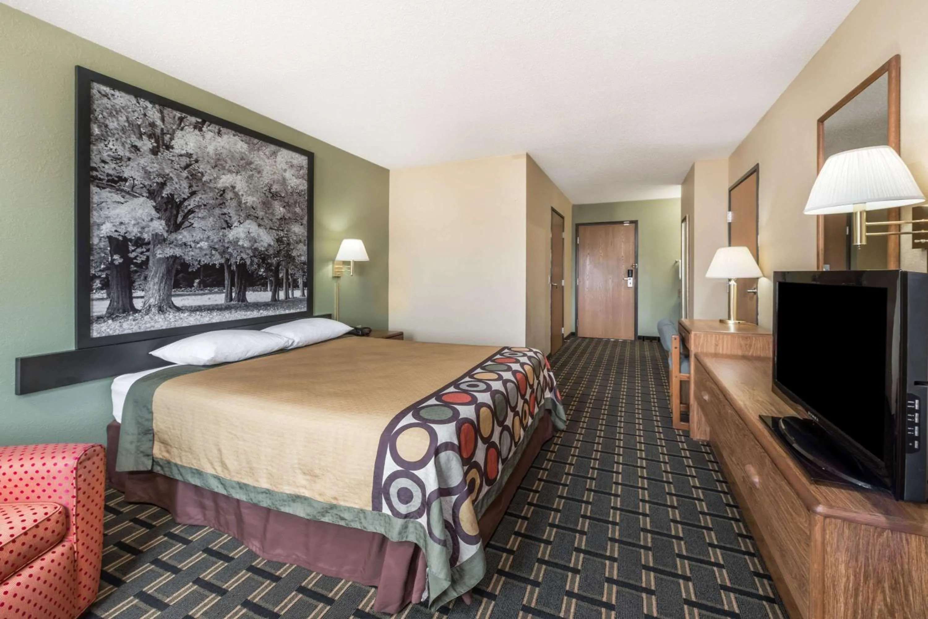 Deluxe Queen Room - Disability Access/Non-Smoking in Super 8 by Wyndham Greenville