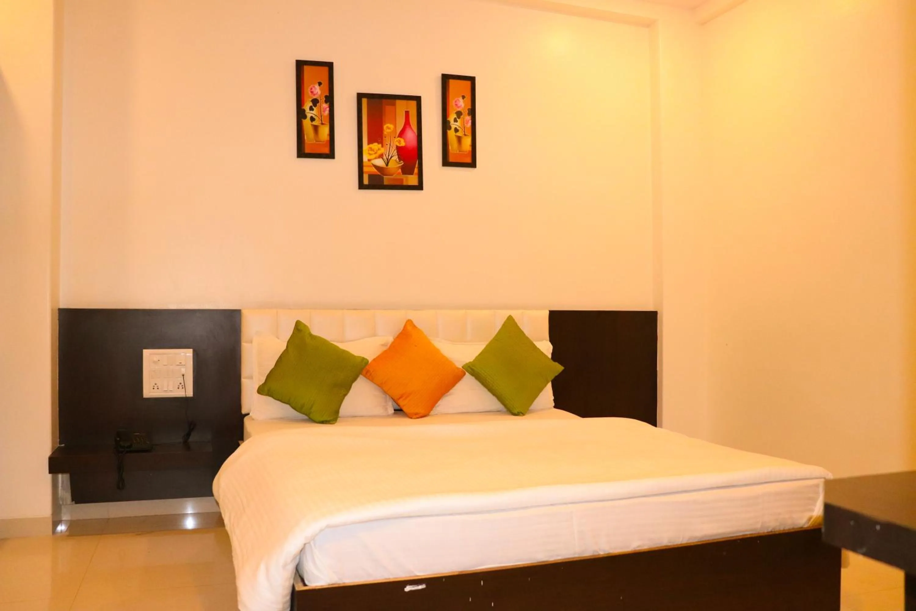 Super Deluxe Double Room - single occupancy in Hotel Neem Tree