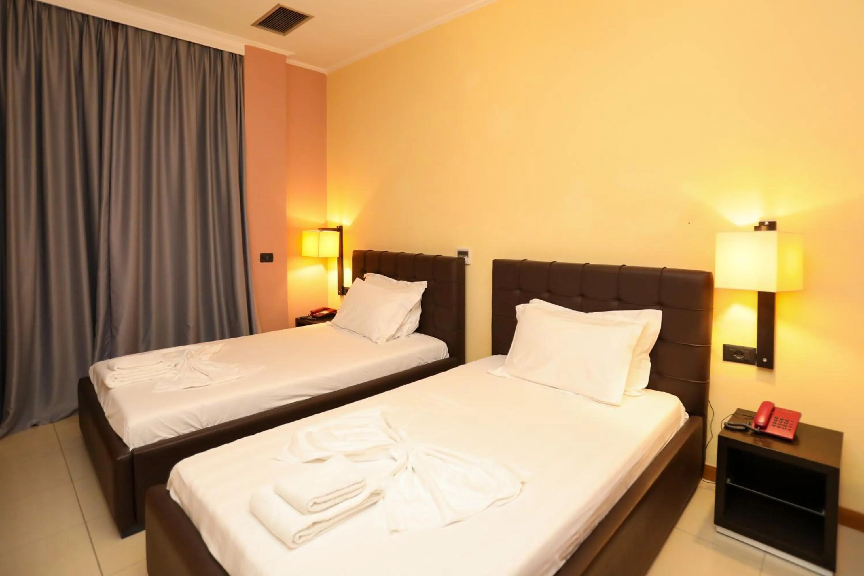 Double or Twin Room with Mountain View in Hotel New York