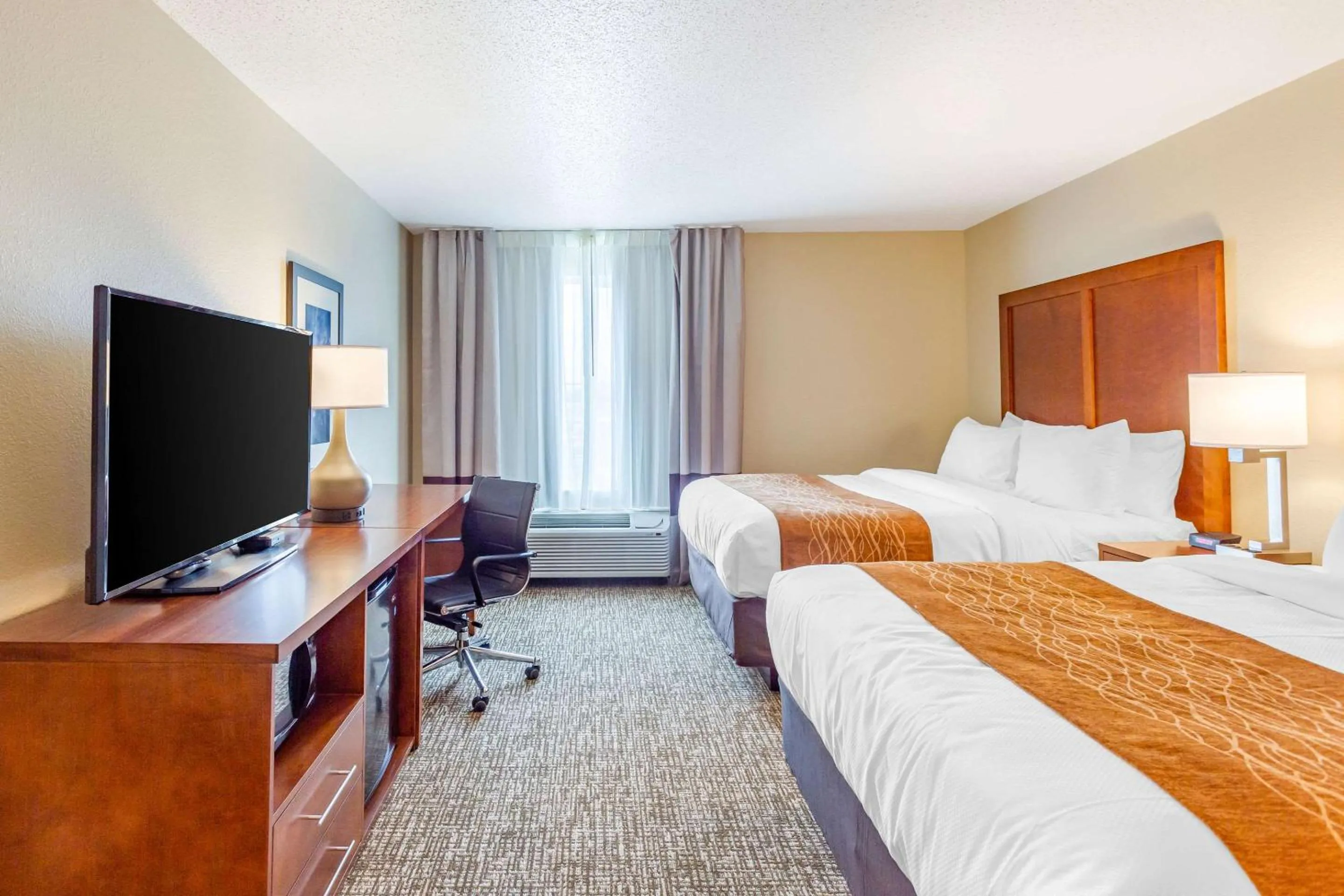 Queen Suite with Two Queen Beds - Non-Smoking in Comfort Inn DeKalb - University Area