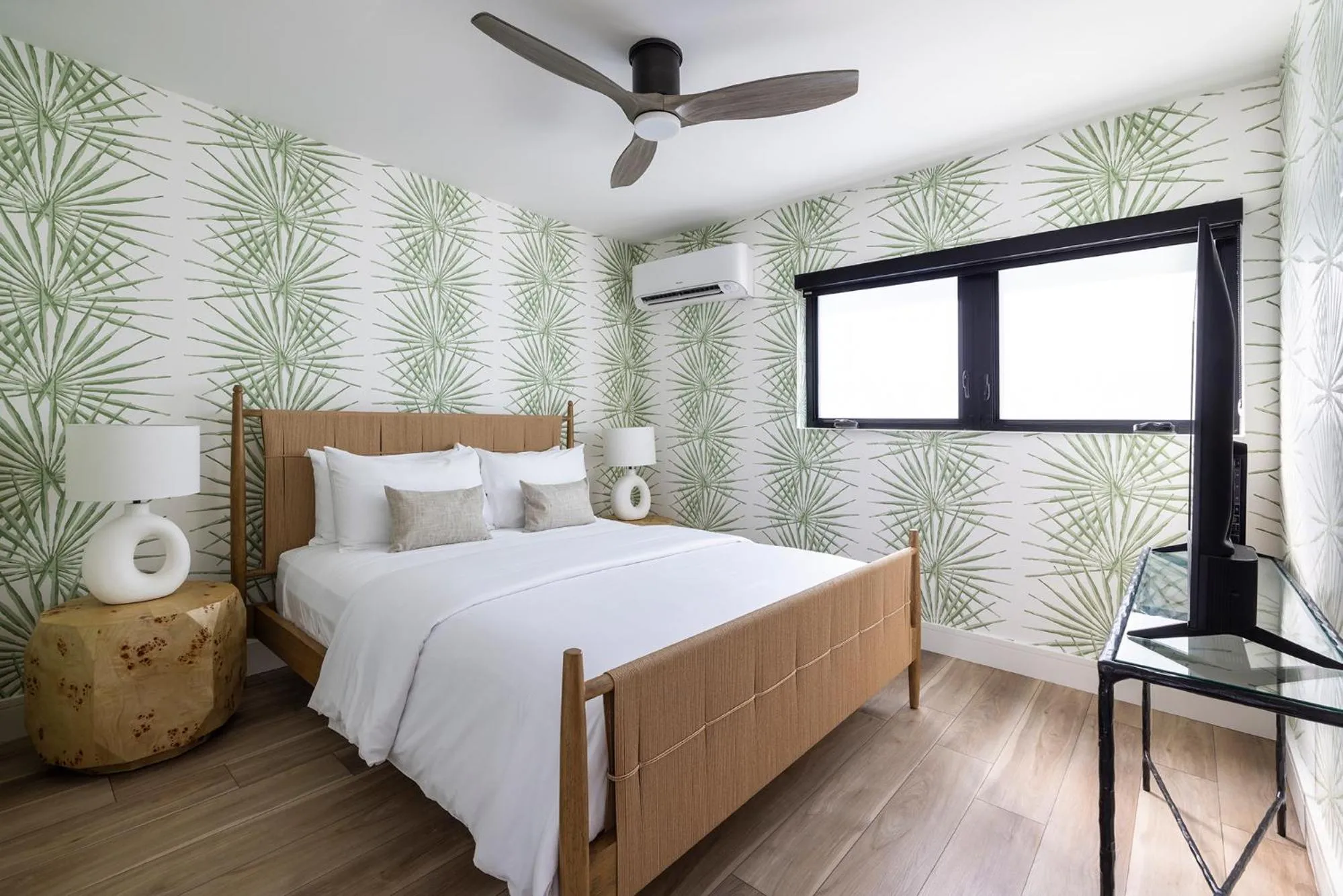 Oceanview Queen Studio in Pines & Palms Resort