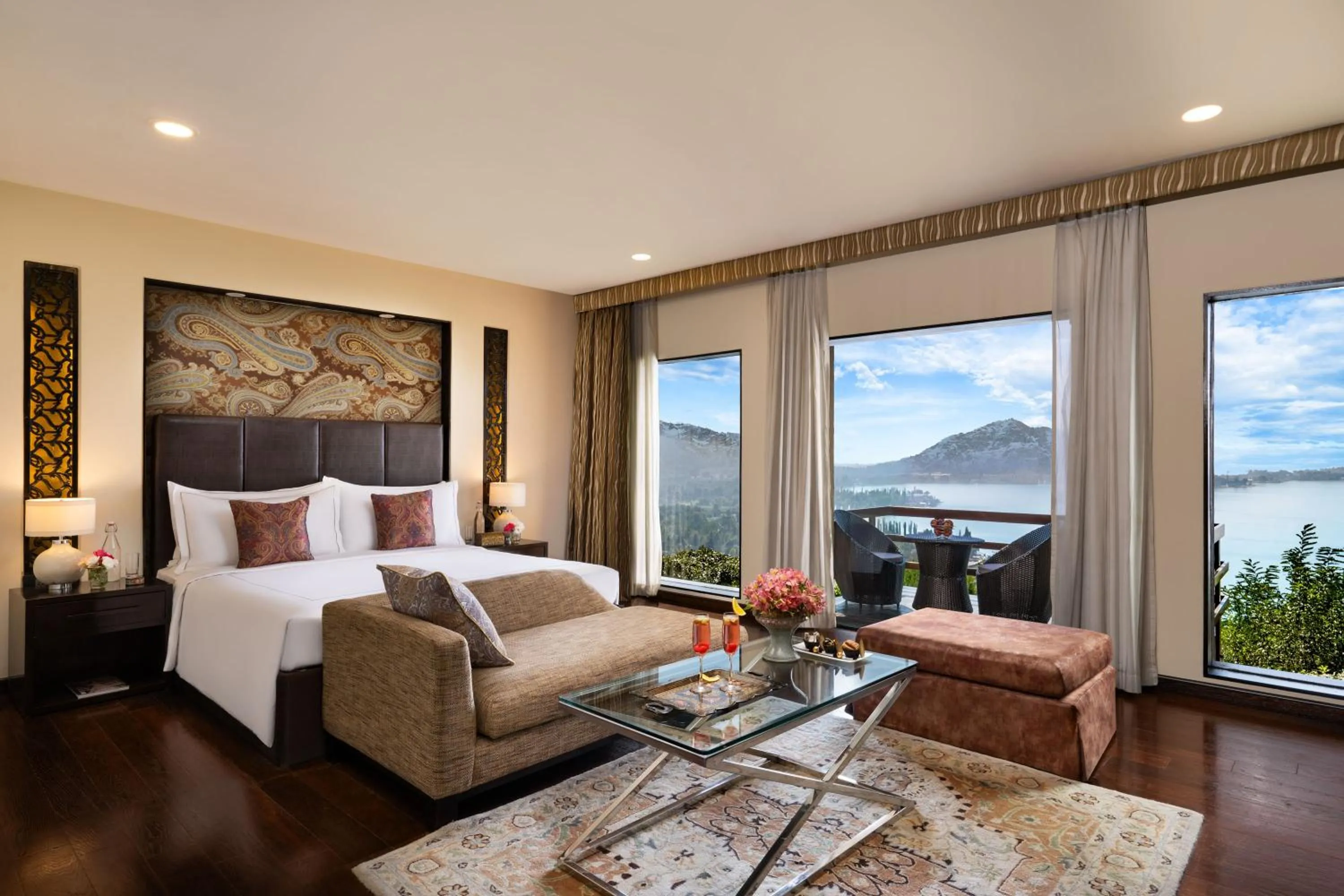 Deluxe Room King Bed in Taj Dal View Srinagar