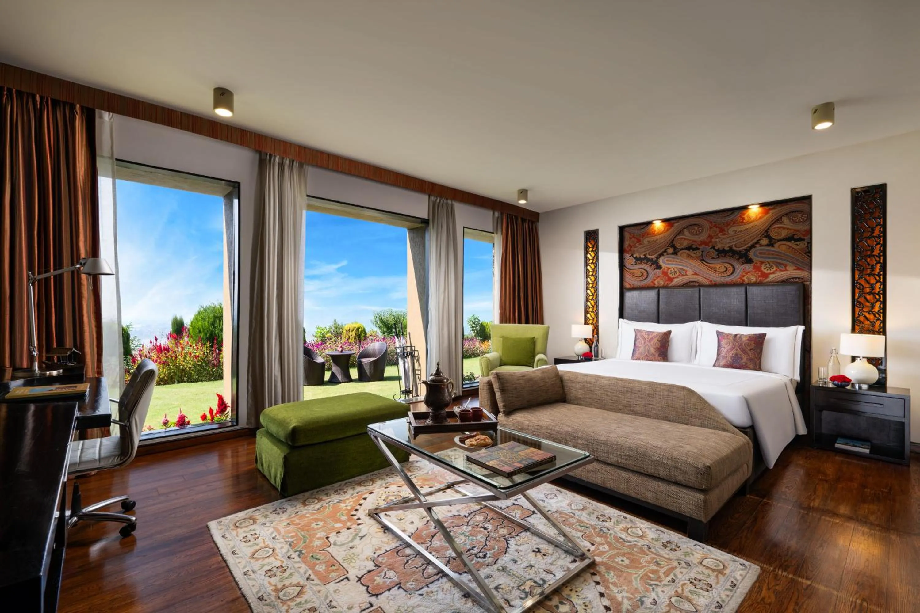 	 Superior Room King Bed in Taj Dal View Srinagar