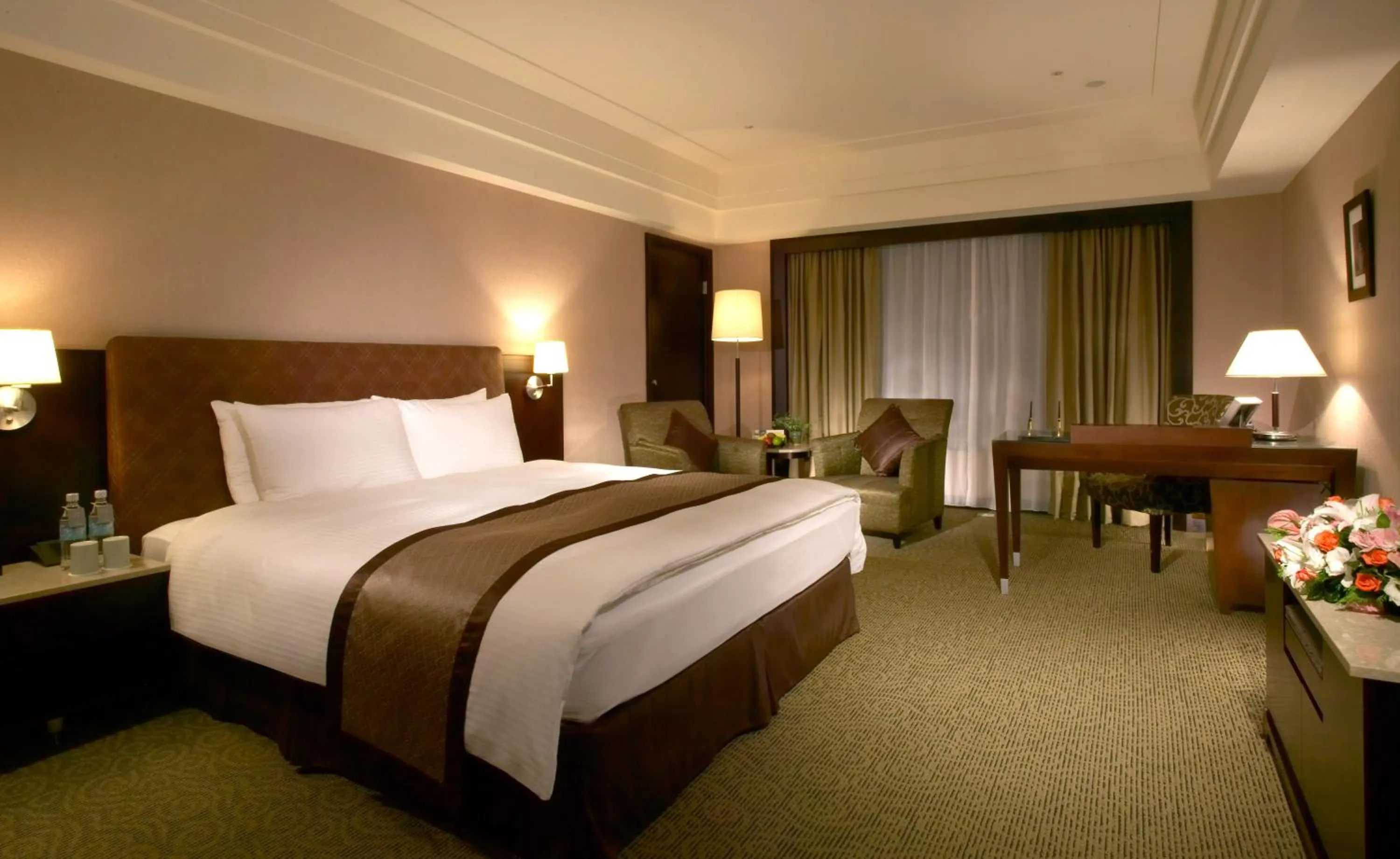 Deluxe Double Room in Grand Forward Hotel