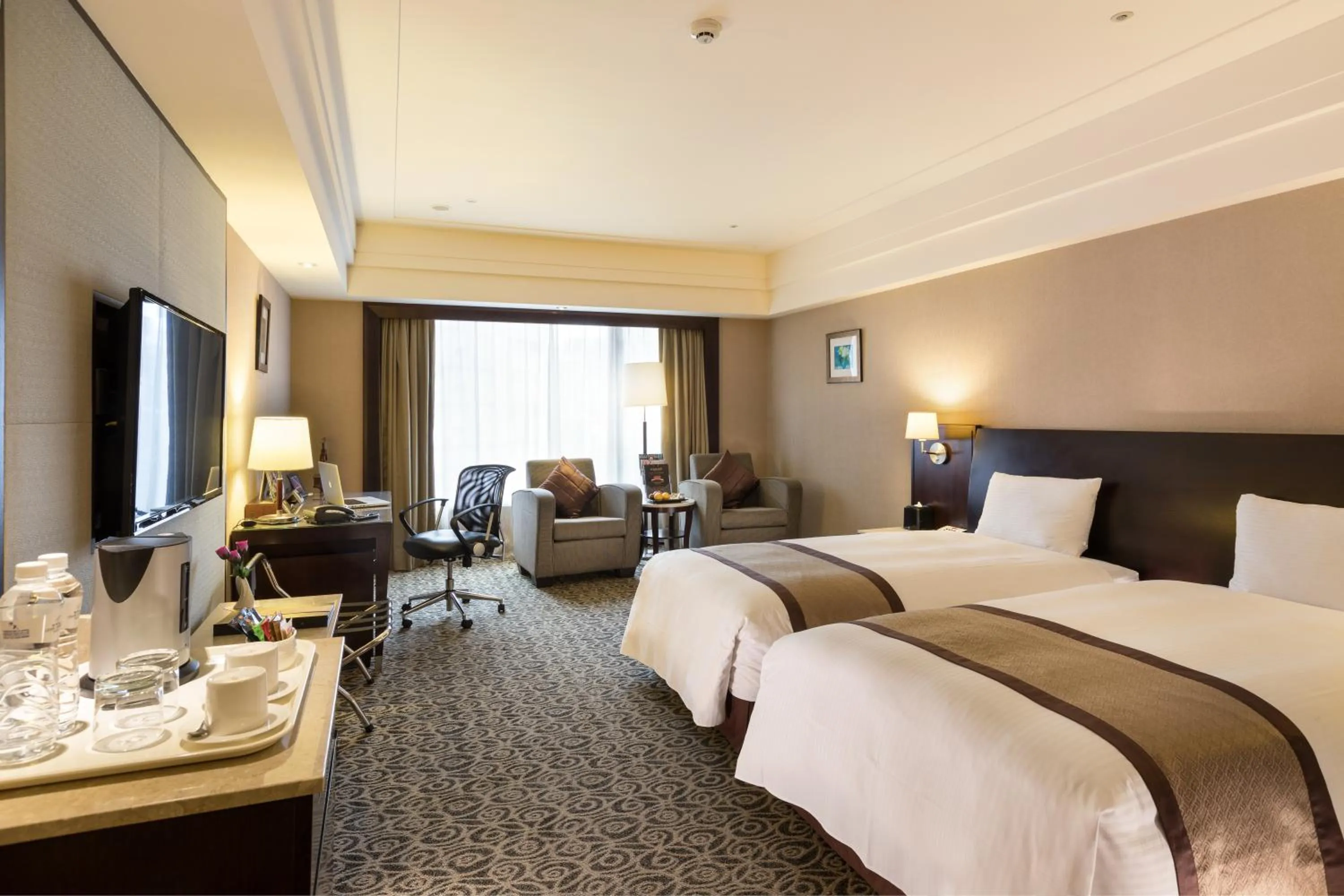 Deluxe Twin Room in Grand Forward Hotel