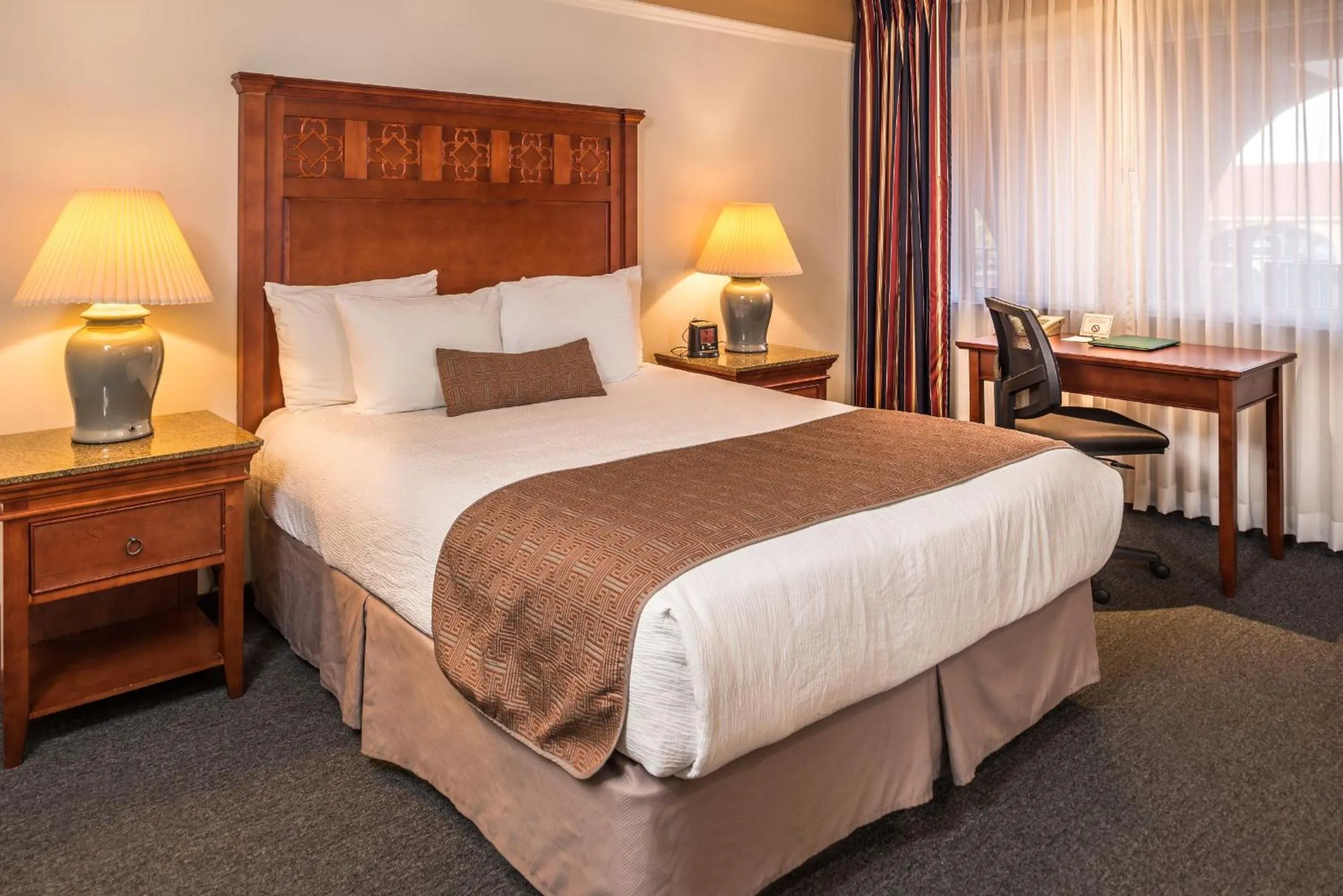 Queen Room in Laurel Inn & Conference Center