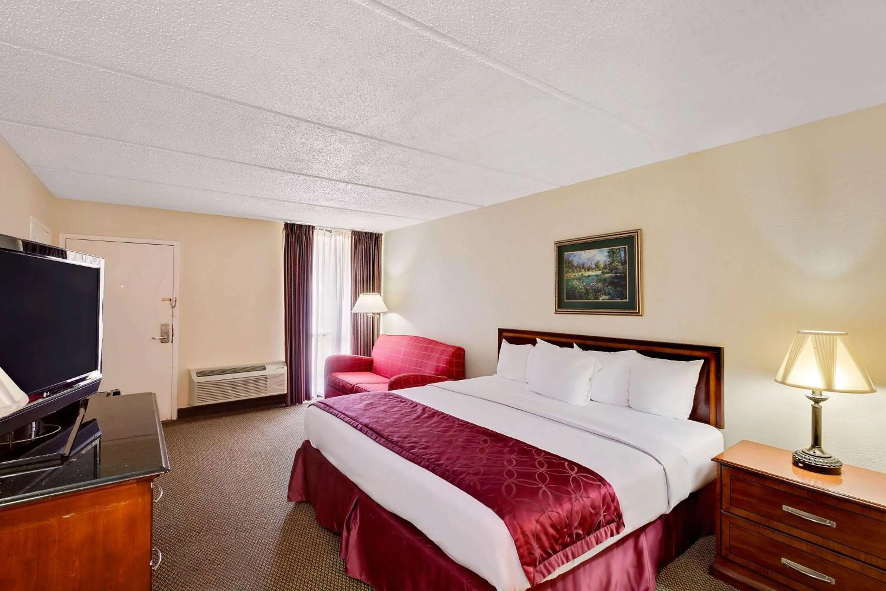 King Room - Non-Smoking in Days Inn by Wyndham Bay City