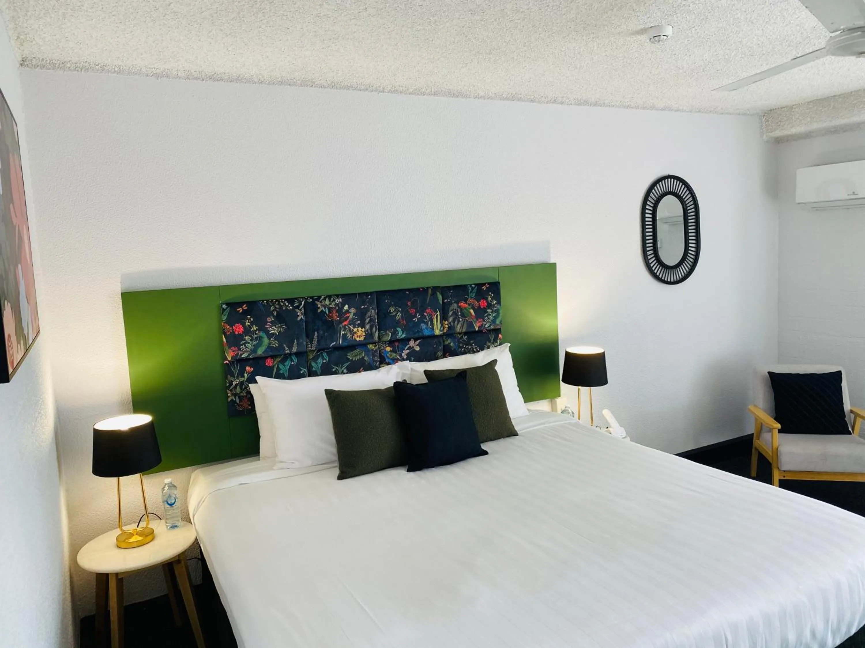 Executive Queen Room with Ocean View in Greenmount Beach House