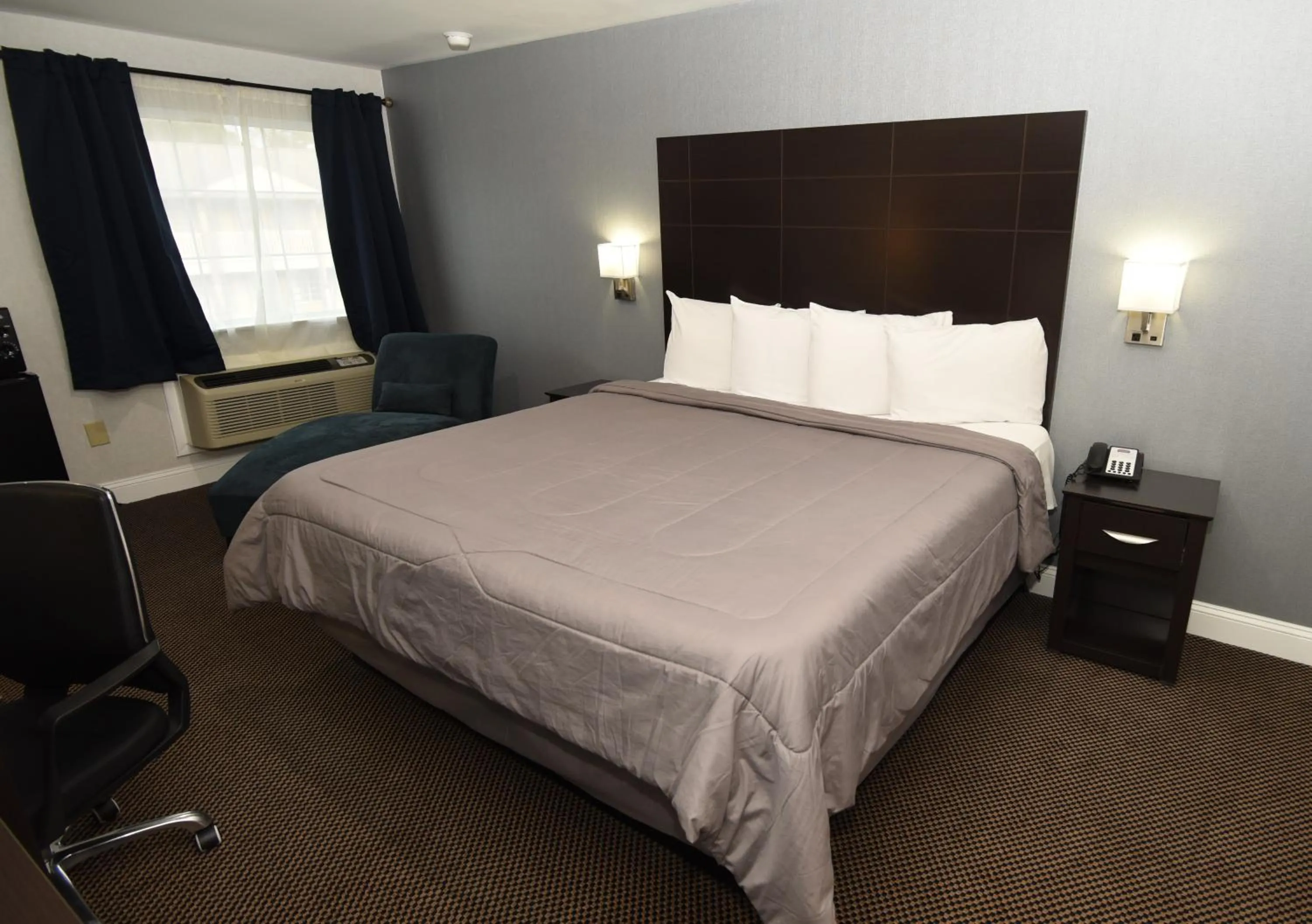 Deluxe King Room - Non-Smoking in FairBridge Hotel Atlantic City