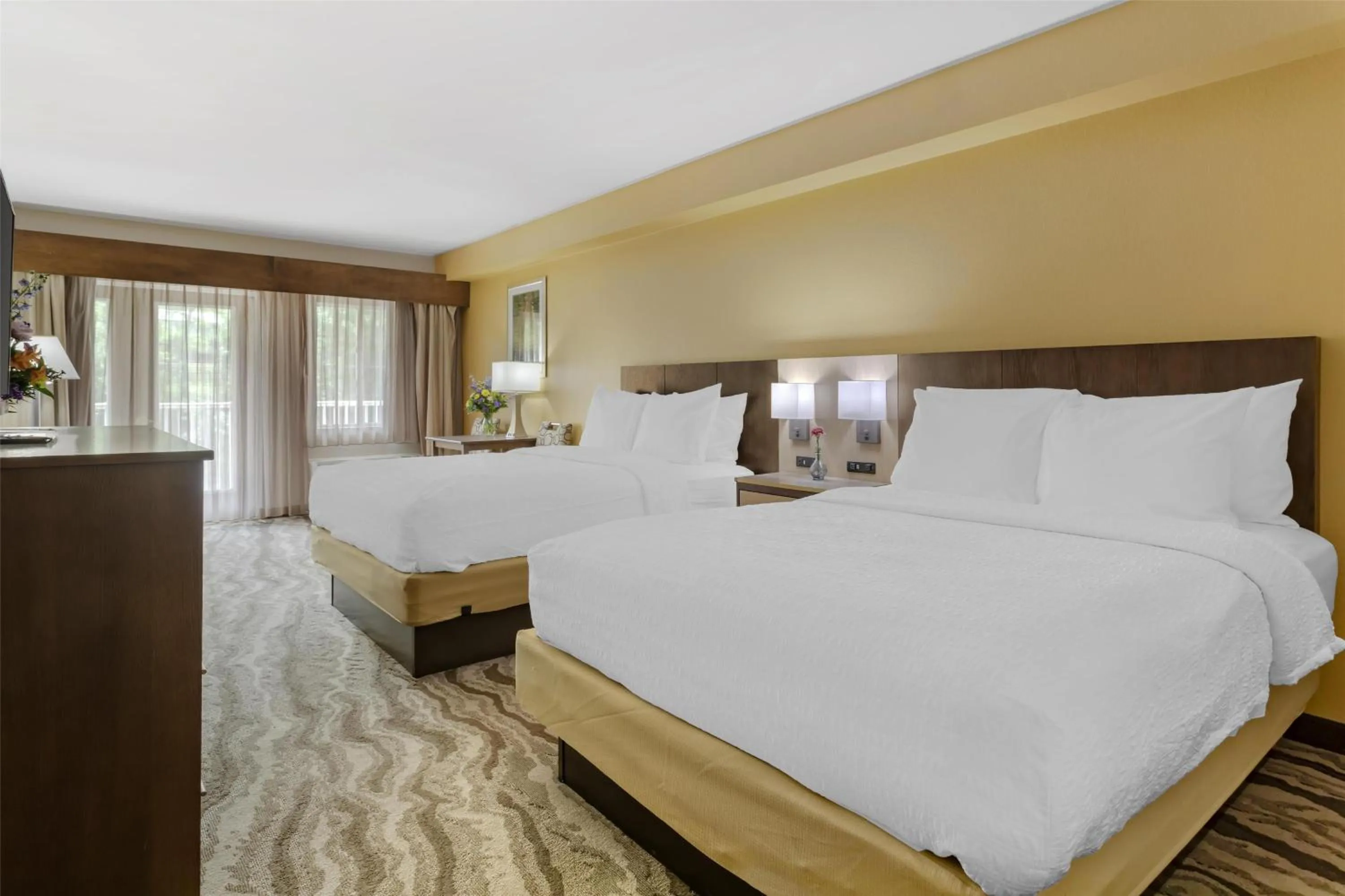 Queen Suite with Two Queen Beds with Roll-In Shower - Non-Smoking in Best Western Plus River Escape Sylva / Dillsboro