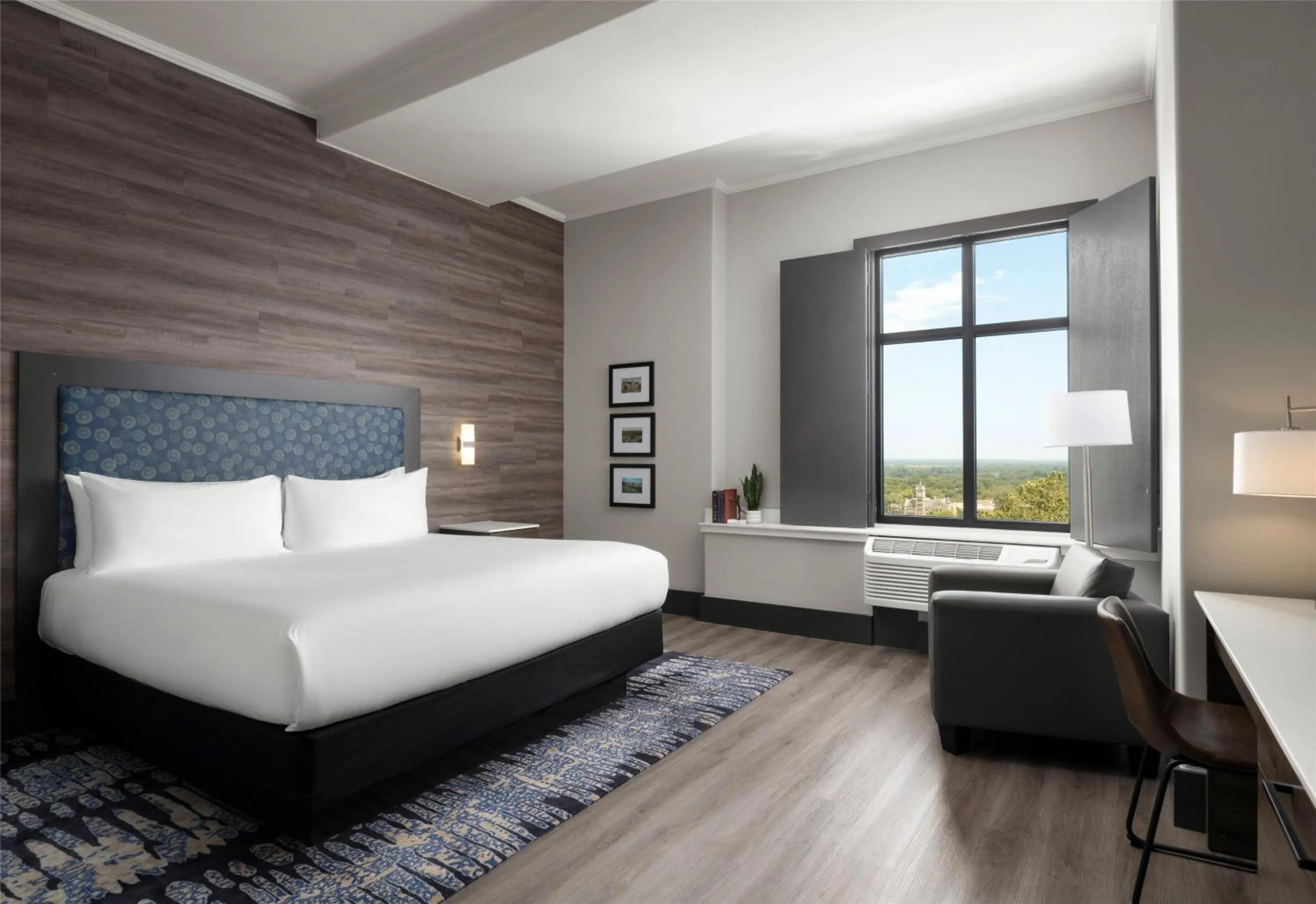 King Room with Roll-In Shower - Mobility Access in The Oread Lawrence, Tapestry Collection by Hilton