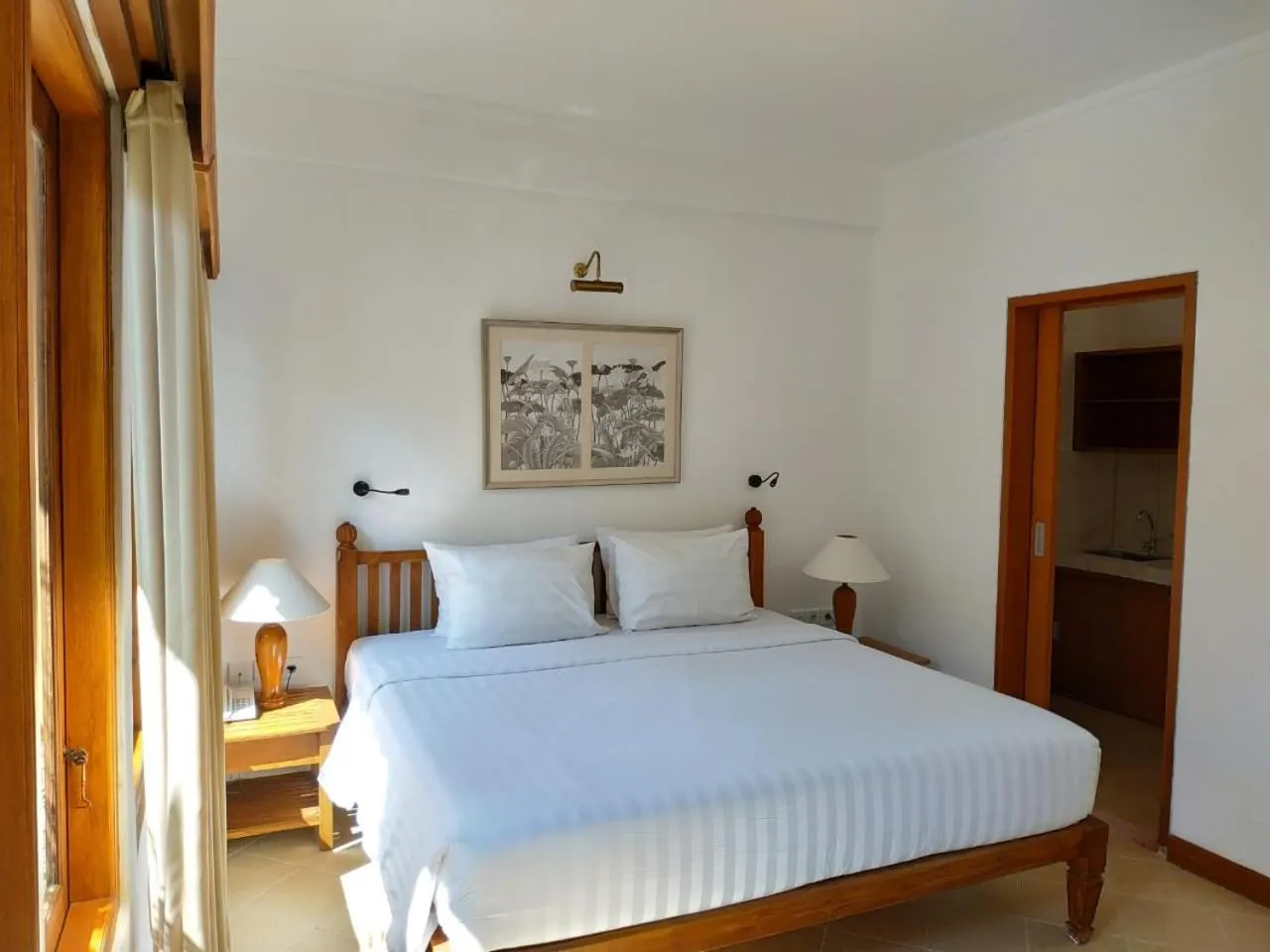 Deluxe Room (2 Adults + 1 Child) in Puri Mesari Hotel