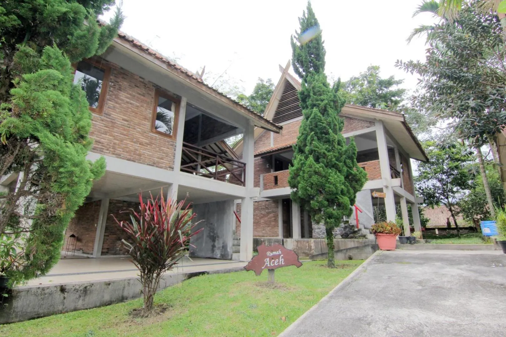 Two-Bedroom House in Disaster Oasis