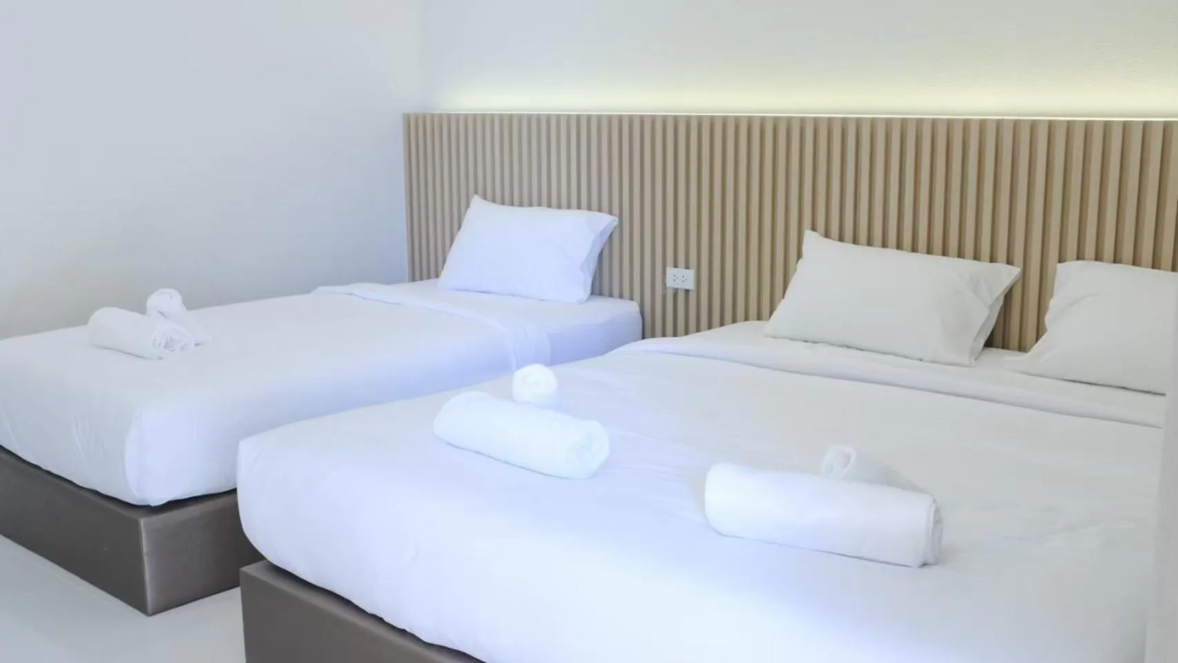 Deluxe King Room in Sangthian Beach Resort